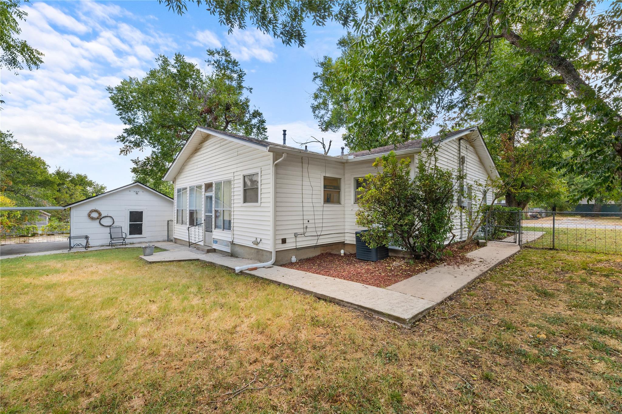 main property photo 23