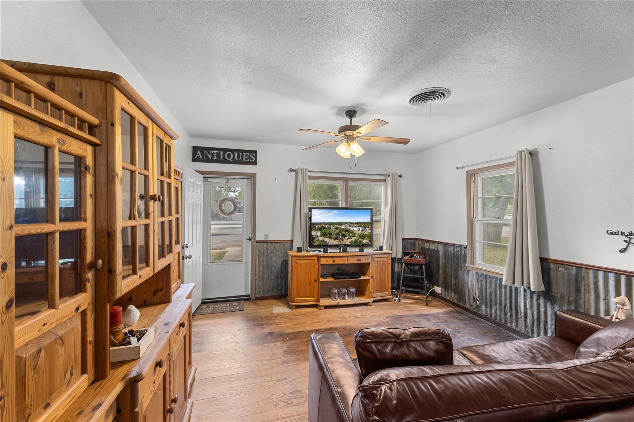 main property photo 9