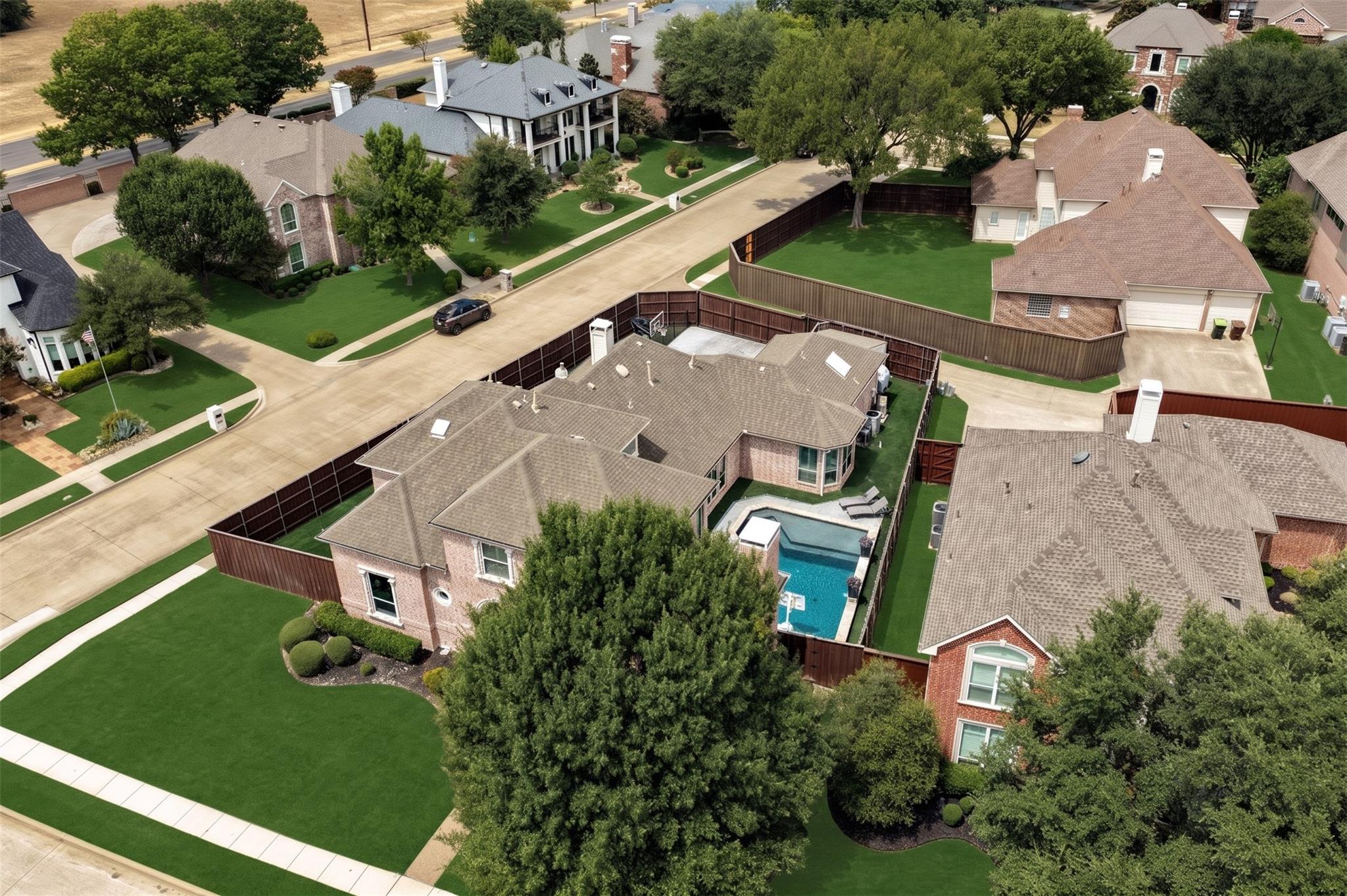 main property photo 32