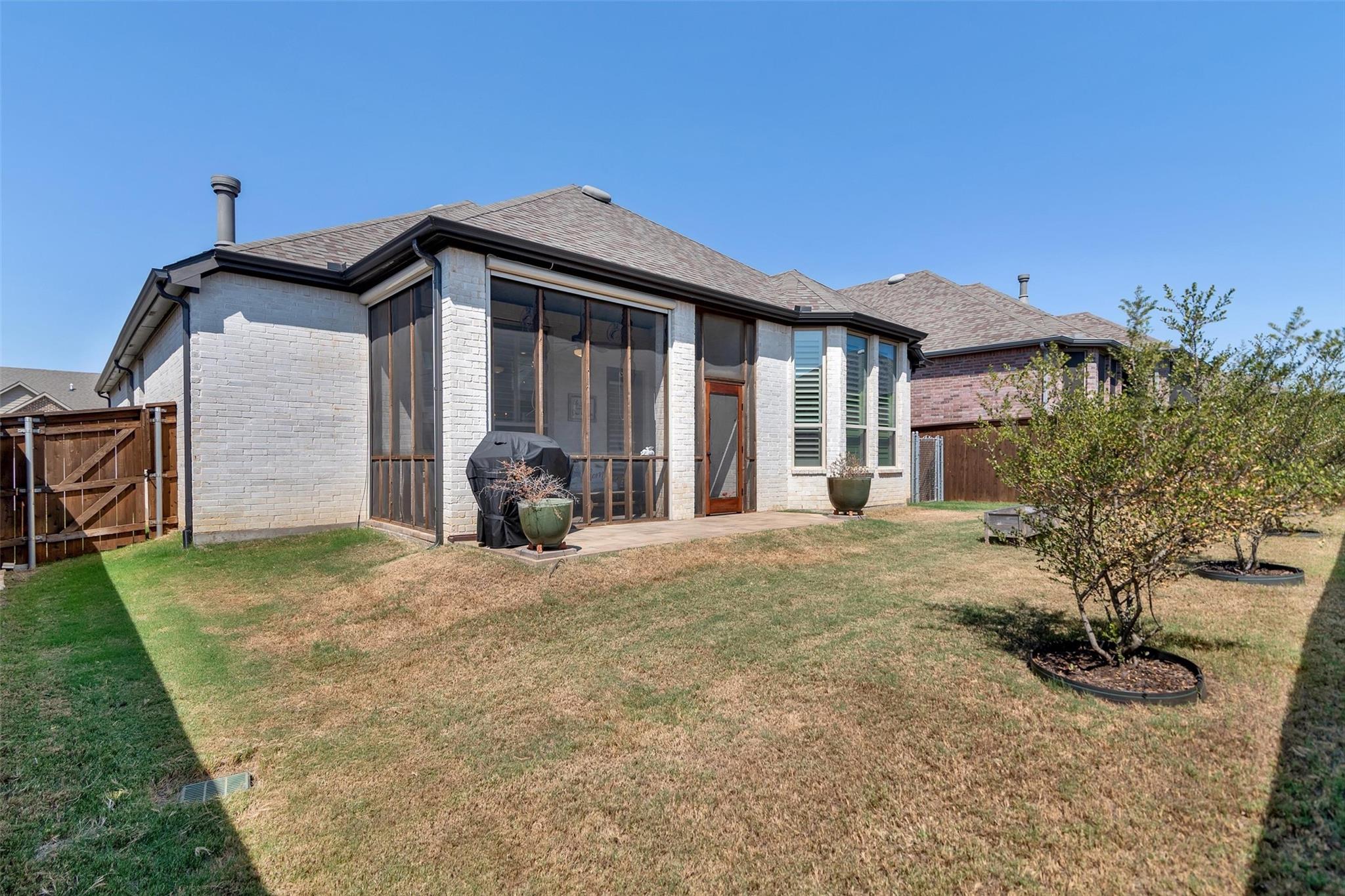 main property photo 22