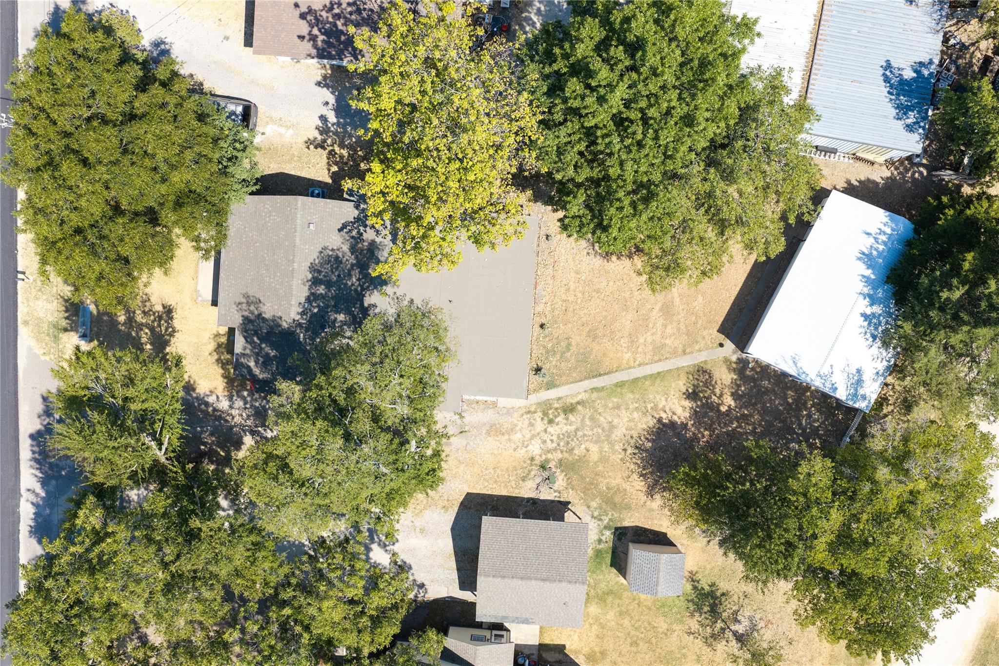 main property photo 28
