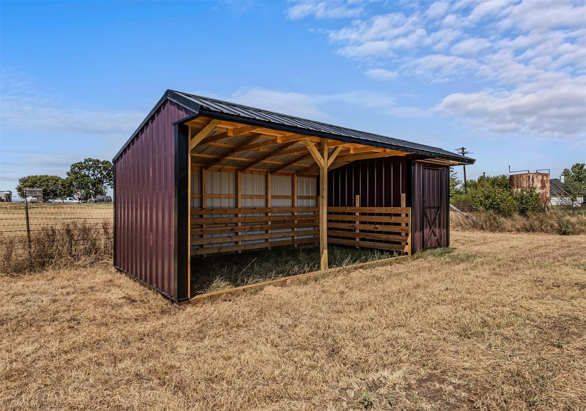 main property photo 30