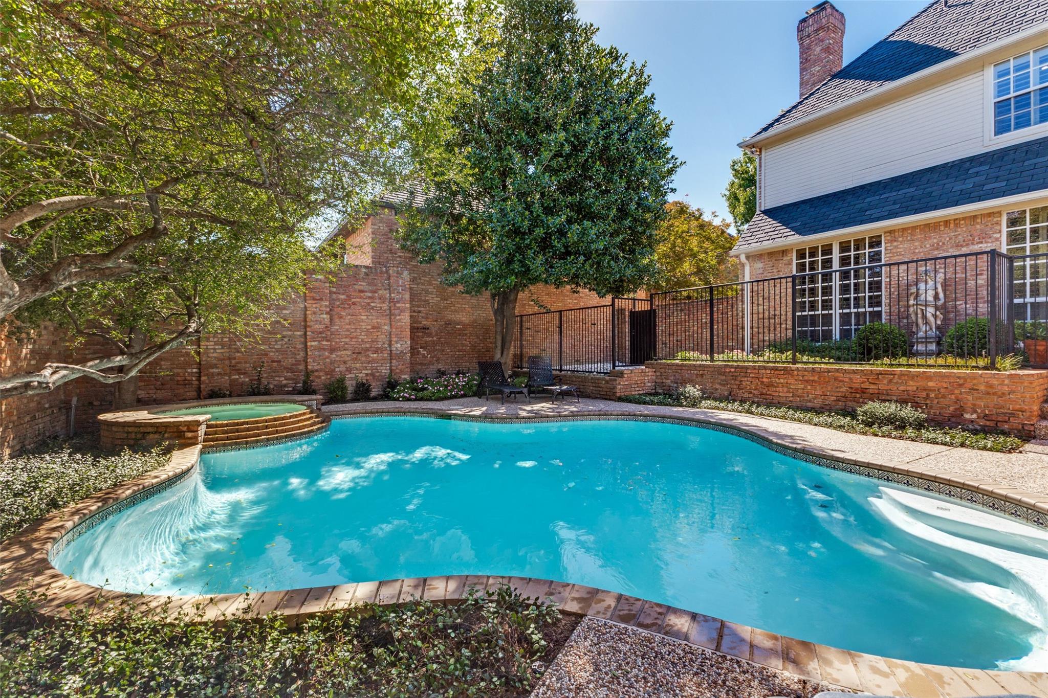main property photo 17