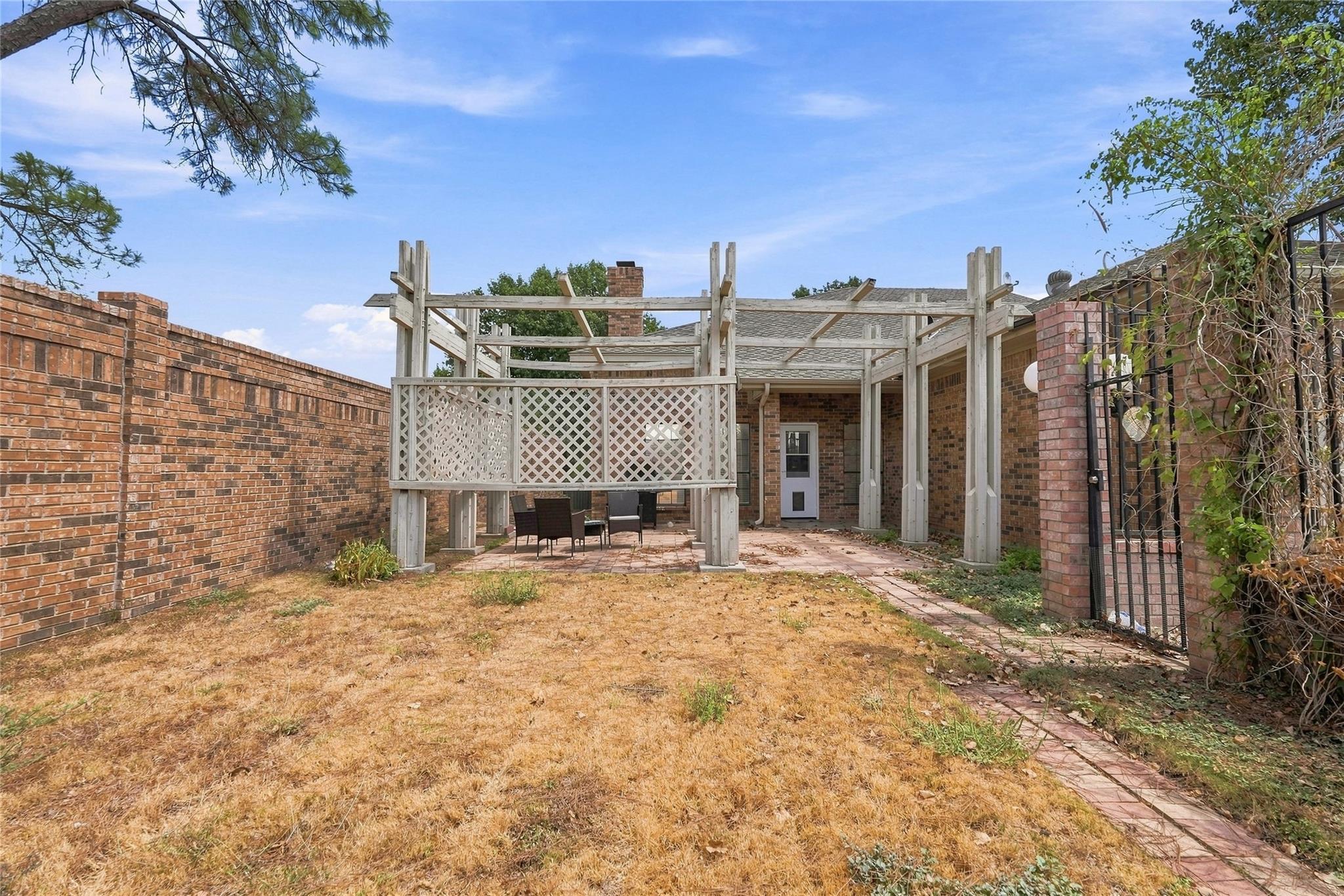 main property photo 28