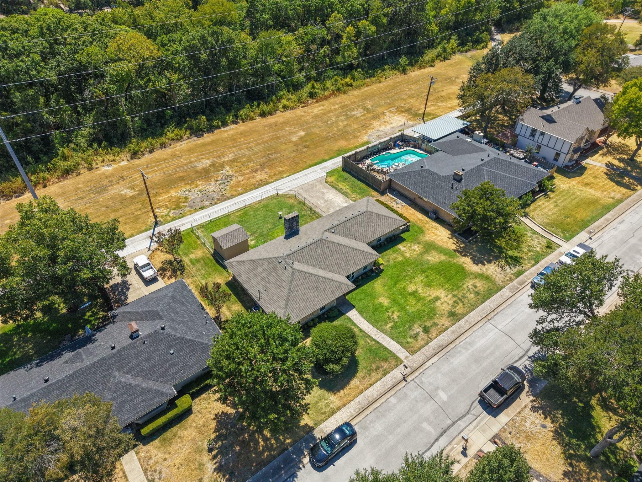 main property photo 30