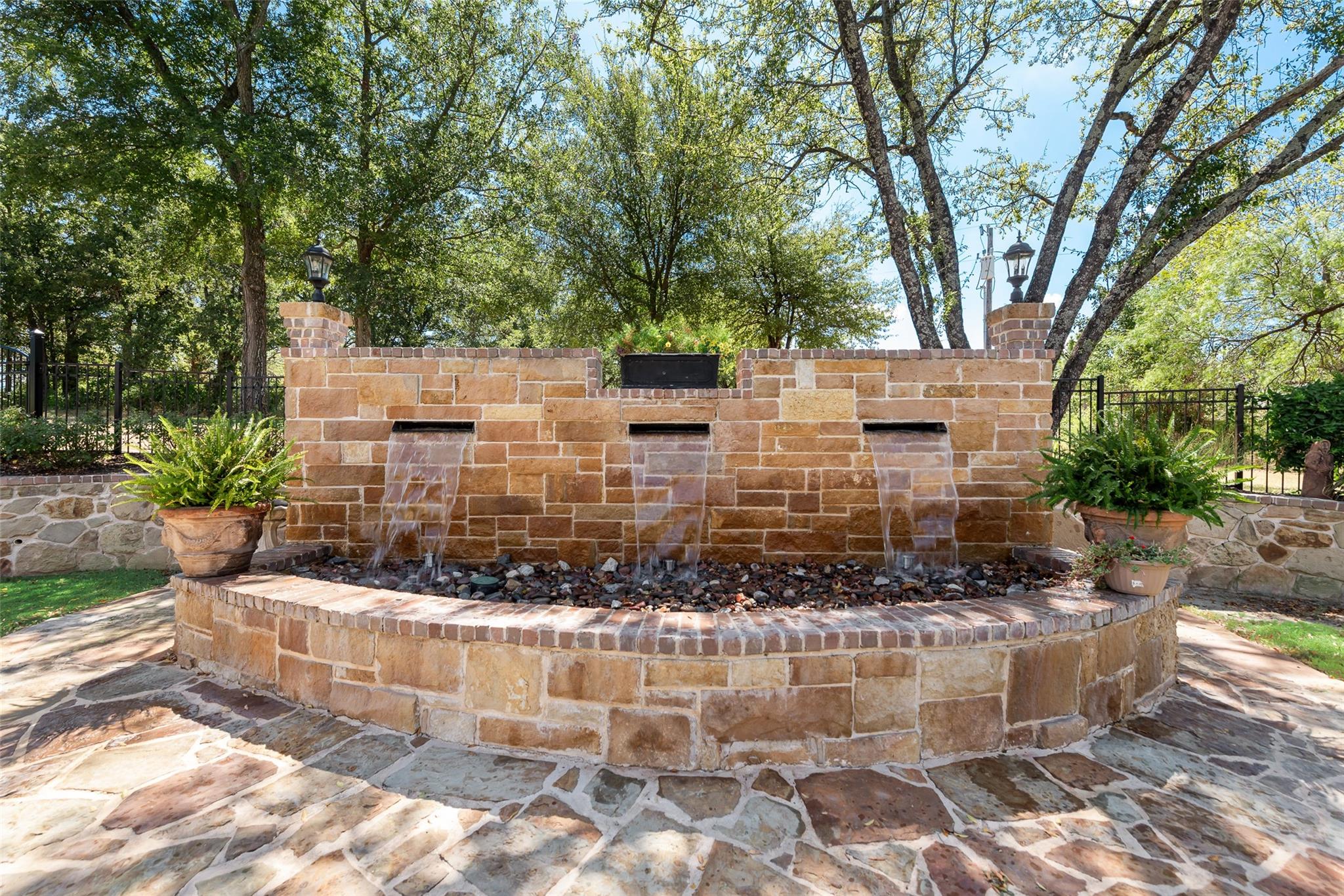 main property photo 29