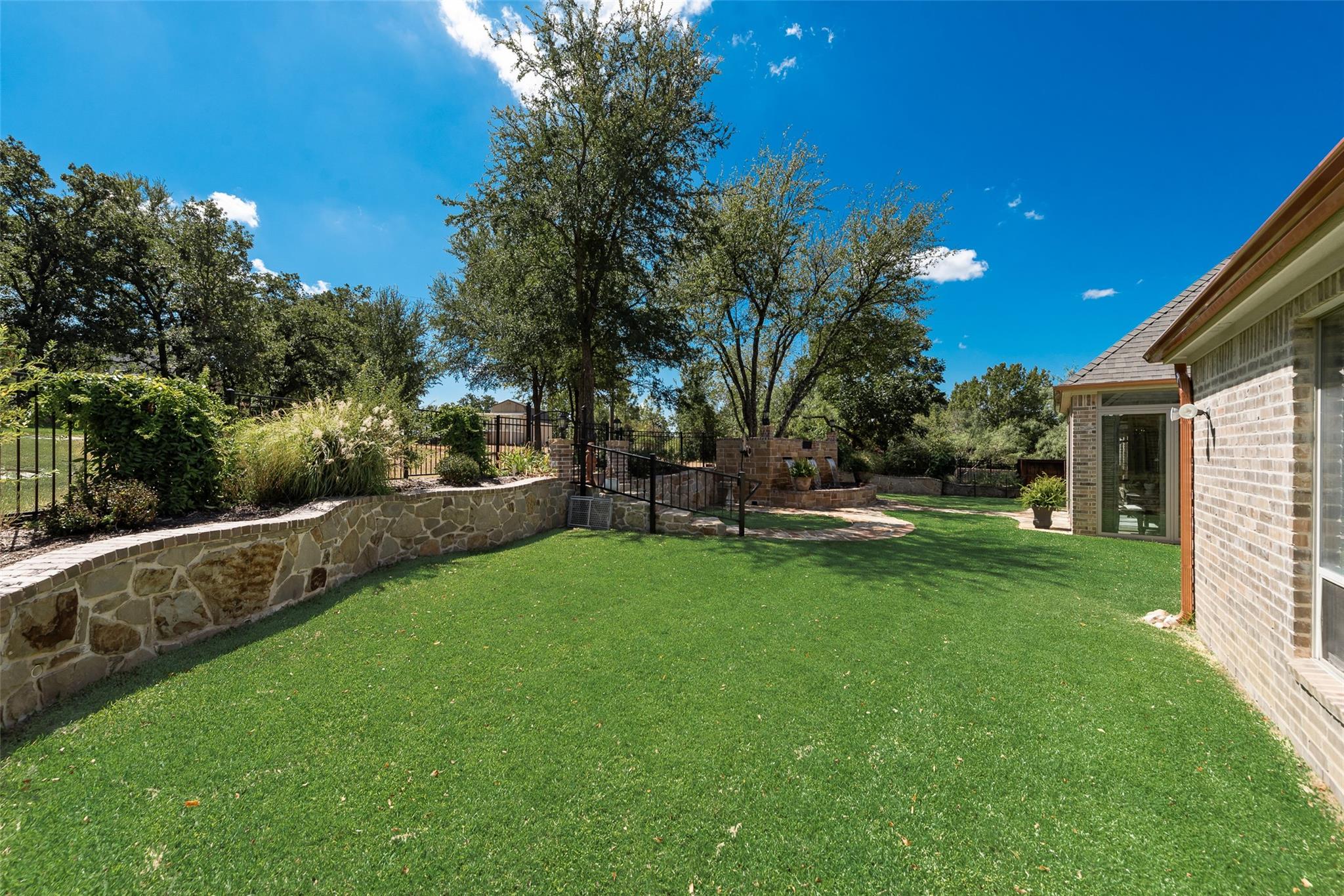 main property photo 32