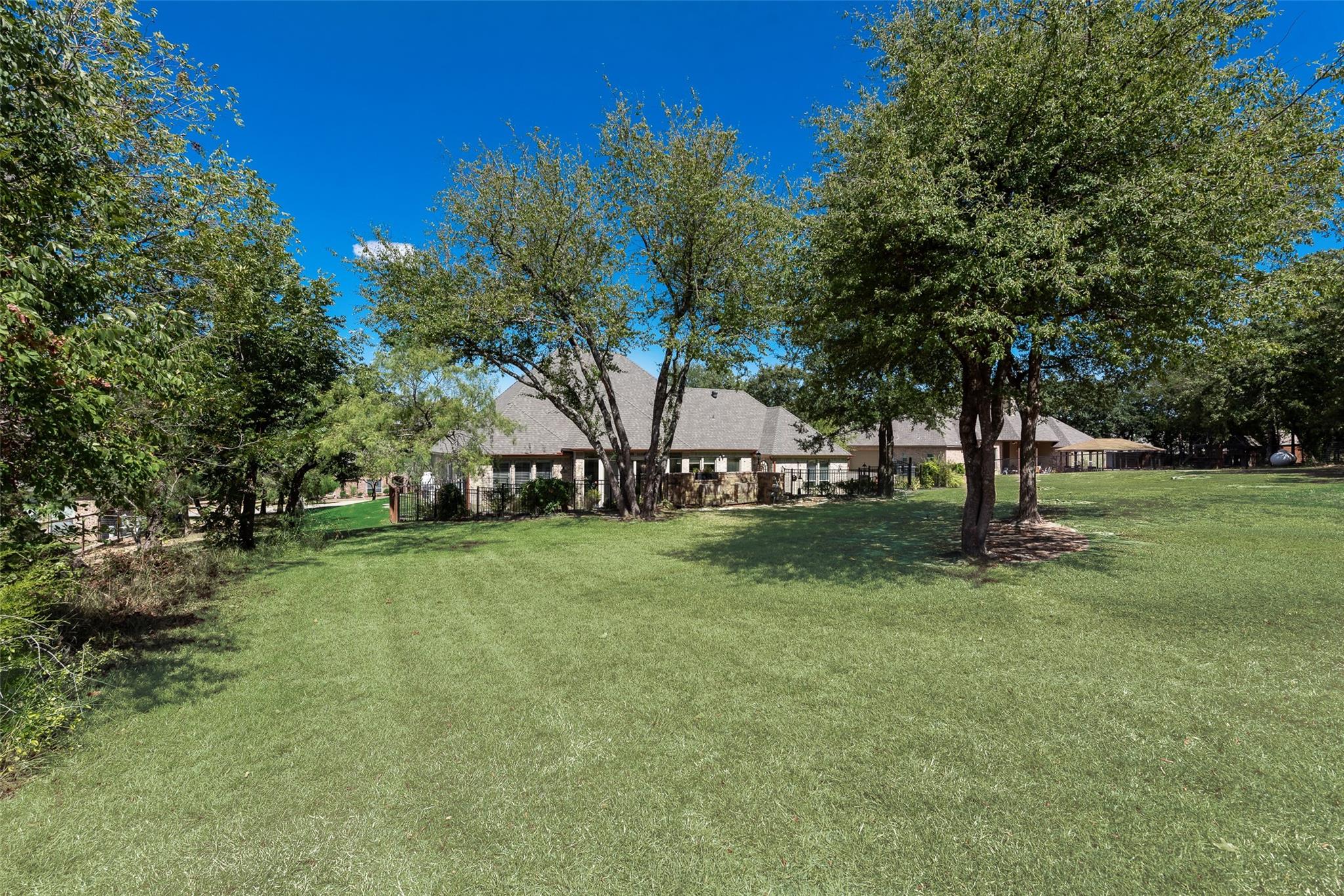 main property photo 33