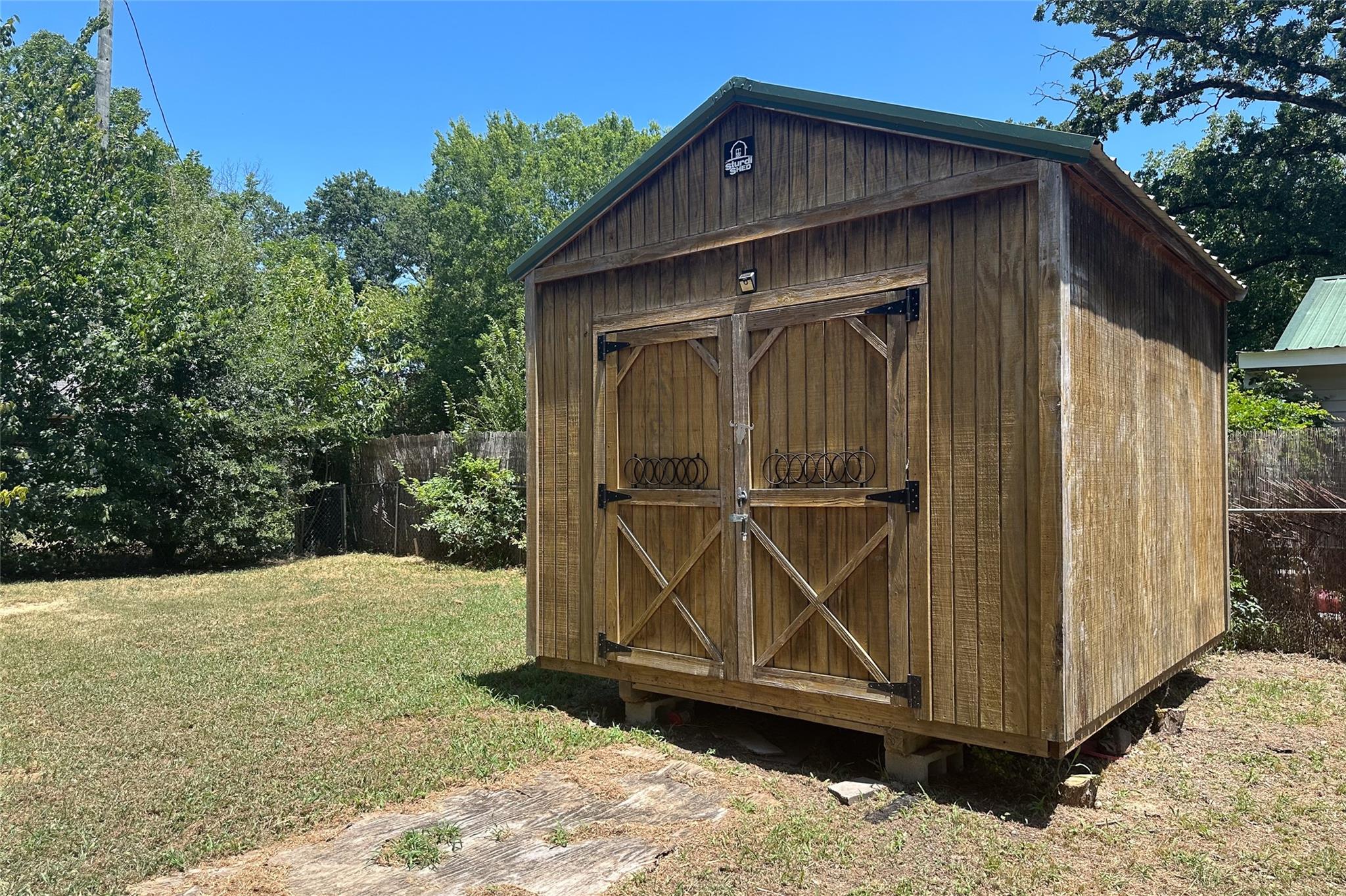 main property photo 9