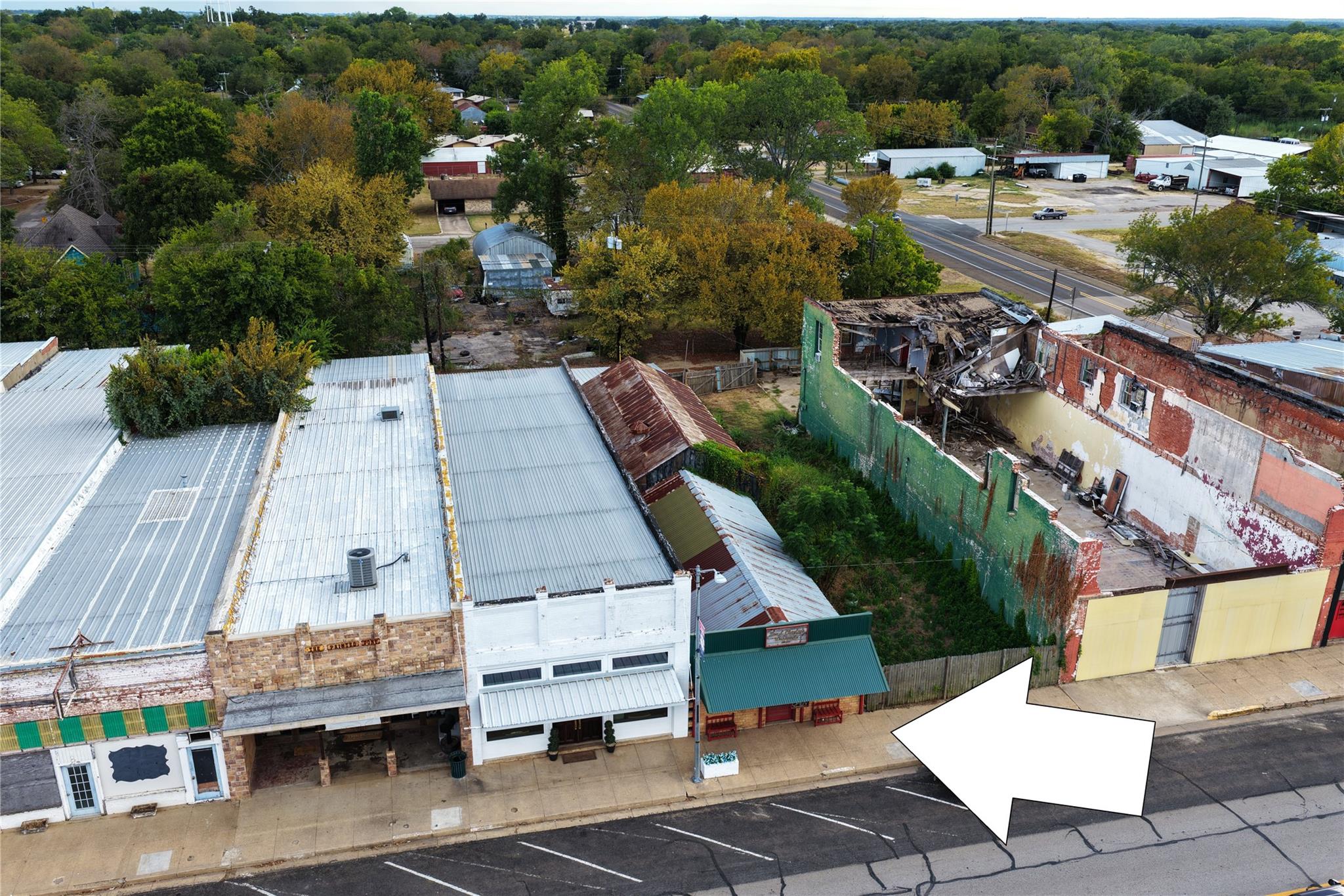 main property photo 28