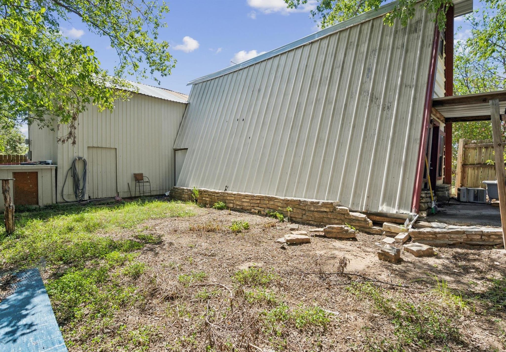 main property photo 28