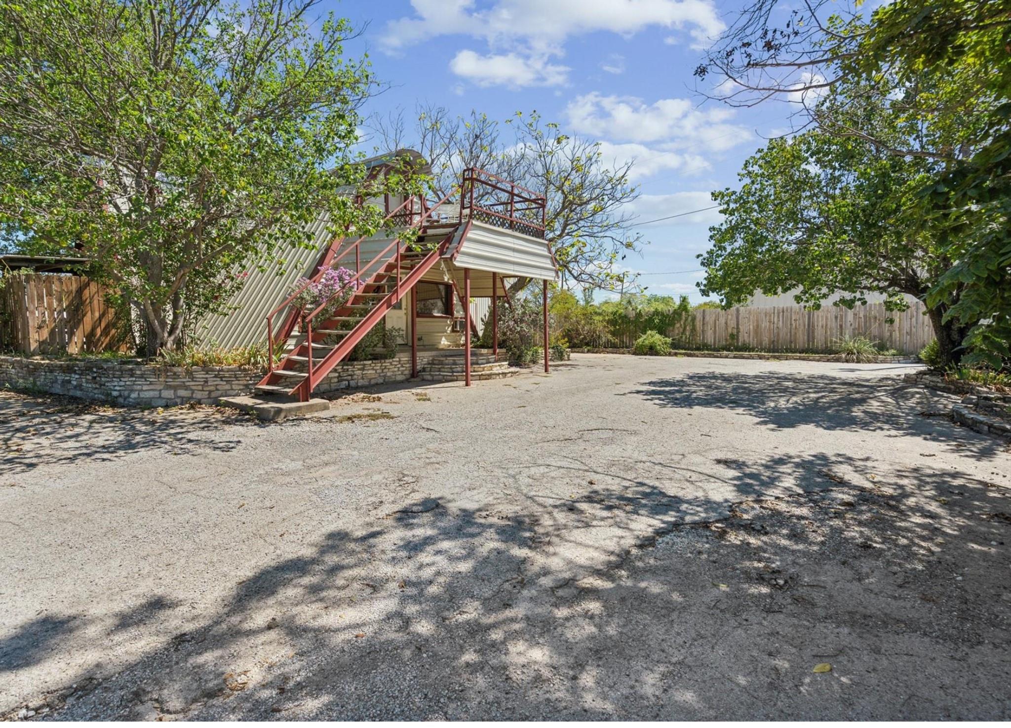 main property photo 35