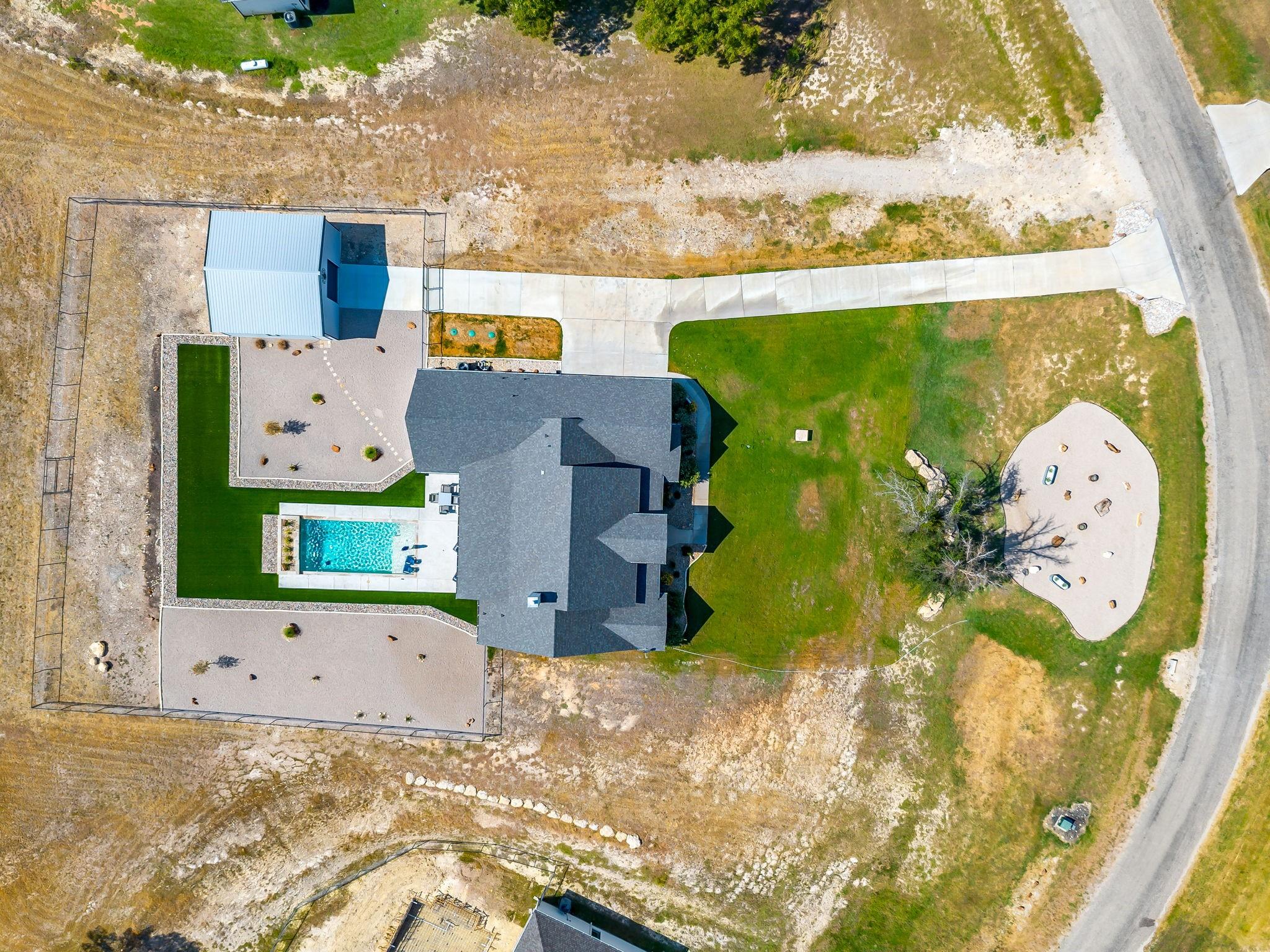 main property photo 36