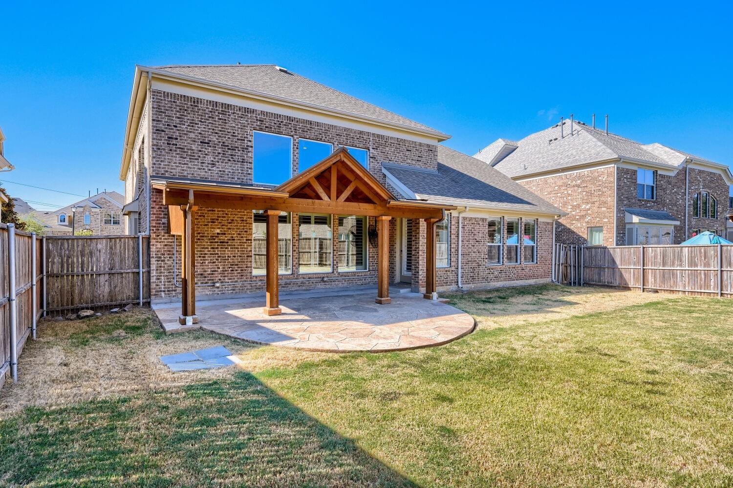main property photo 28