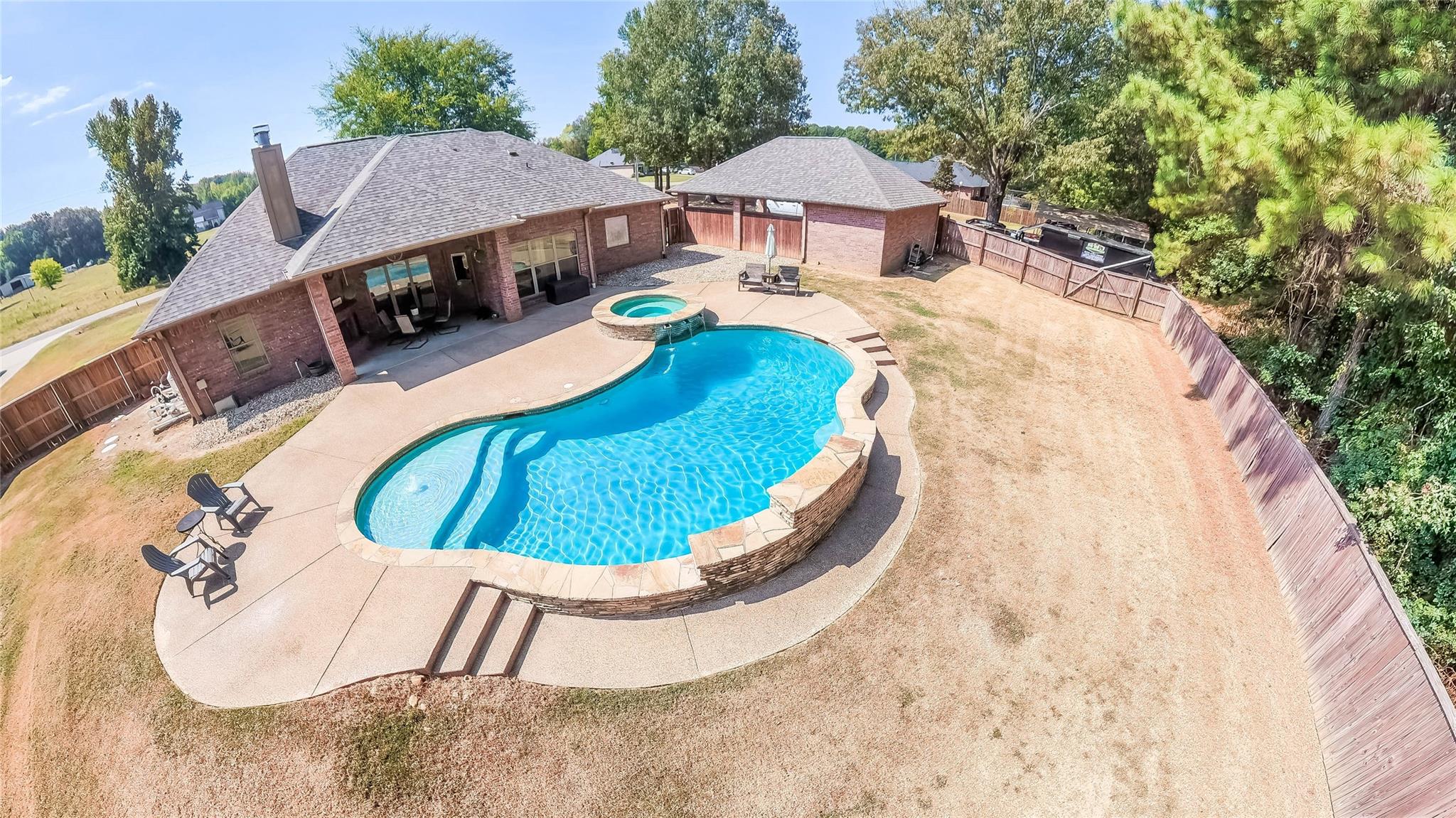 main property photo 37