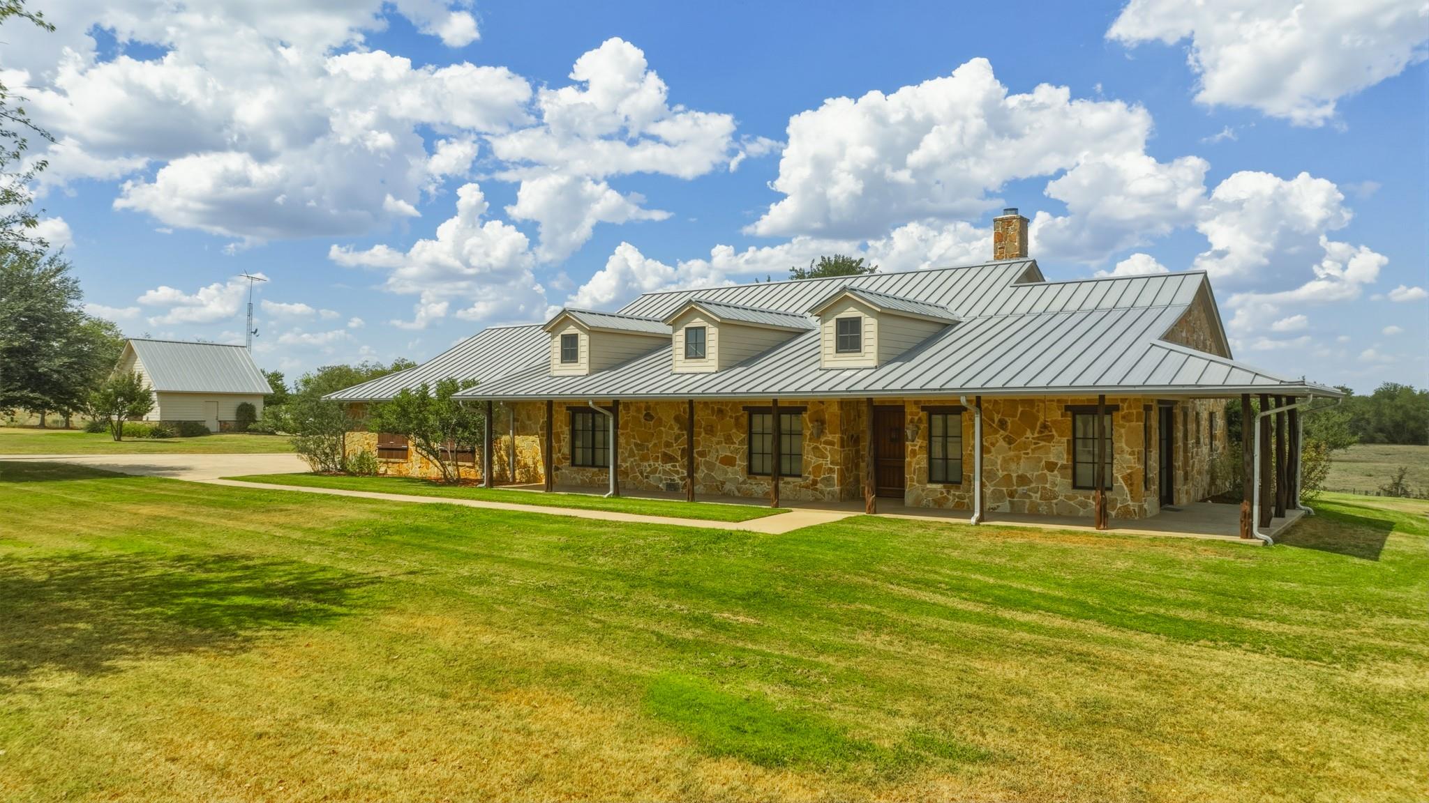 main property photo 3