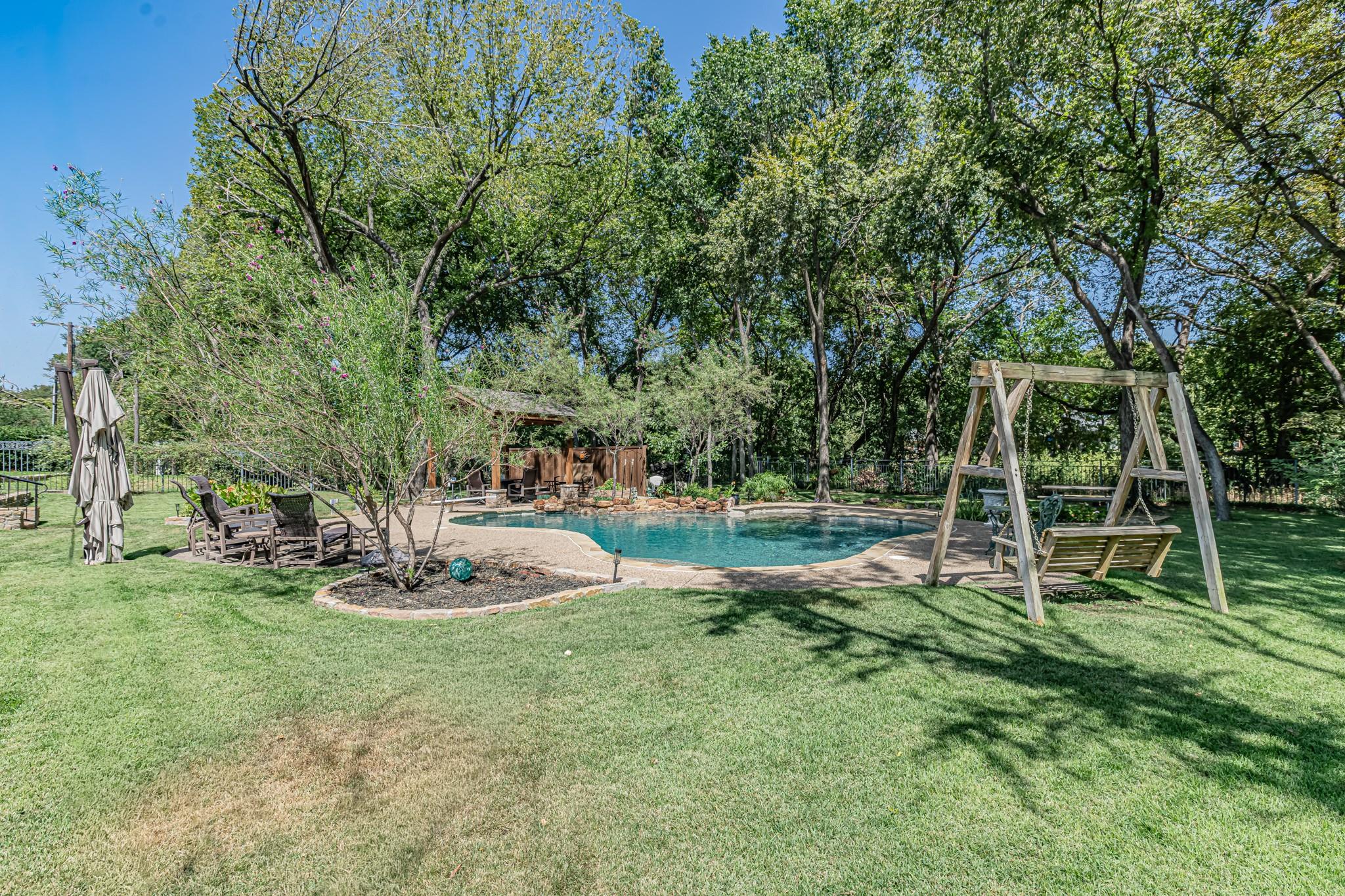 main property photo 30