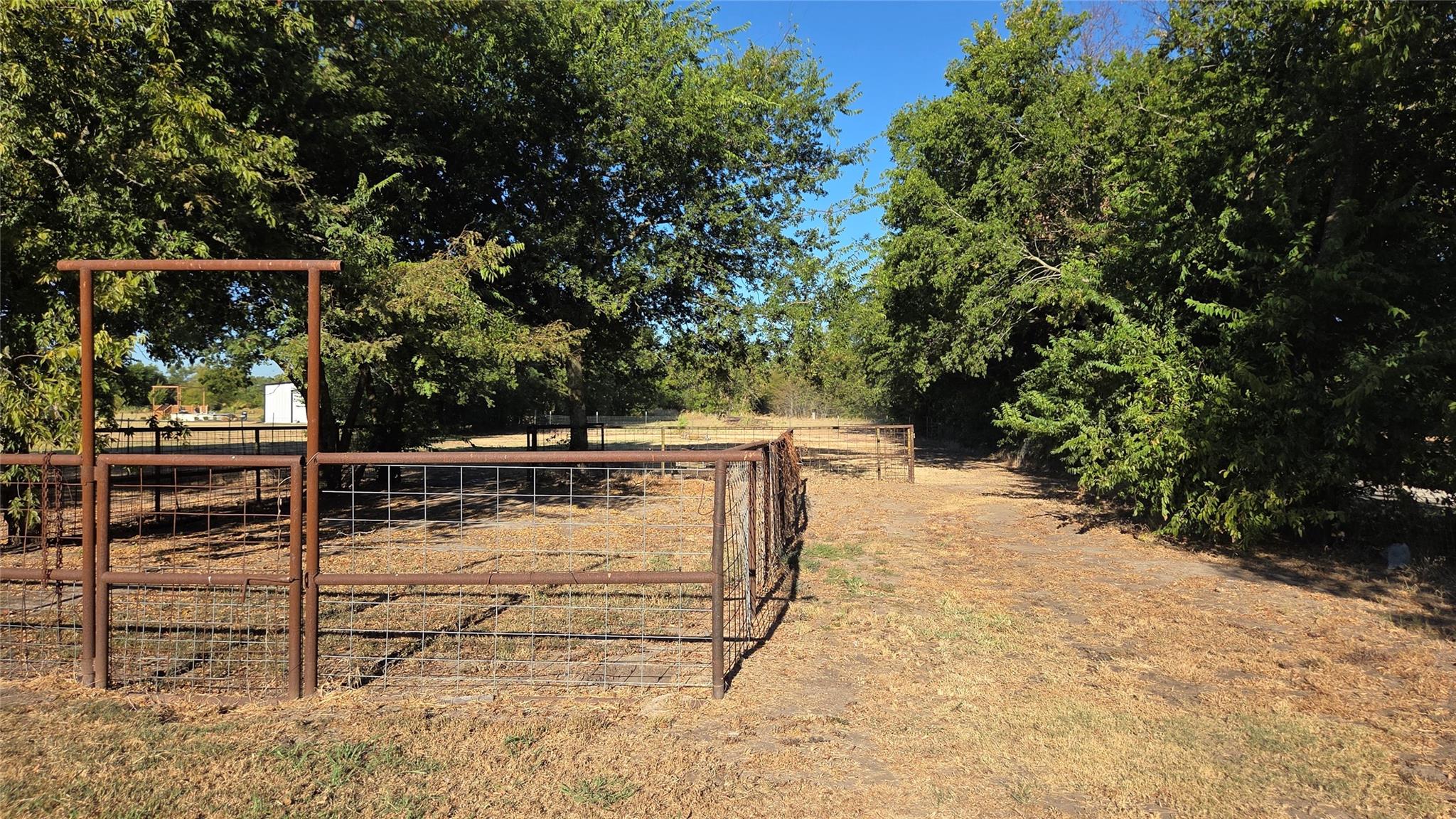 main property photo 22