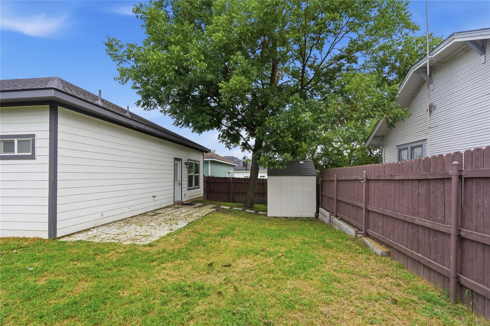main property photo 16
