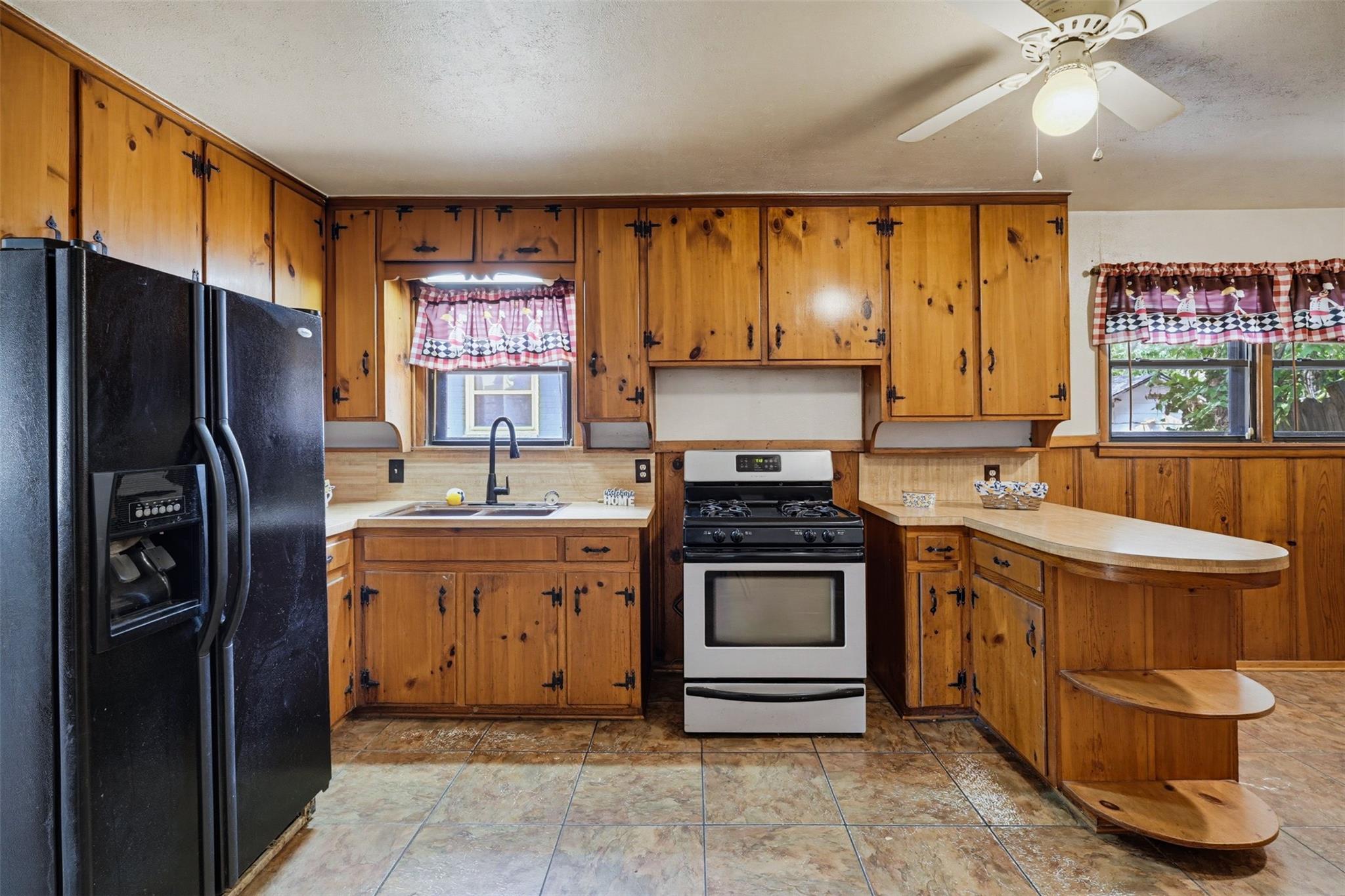 main property photo 10