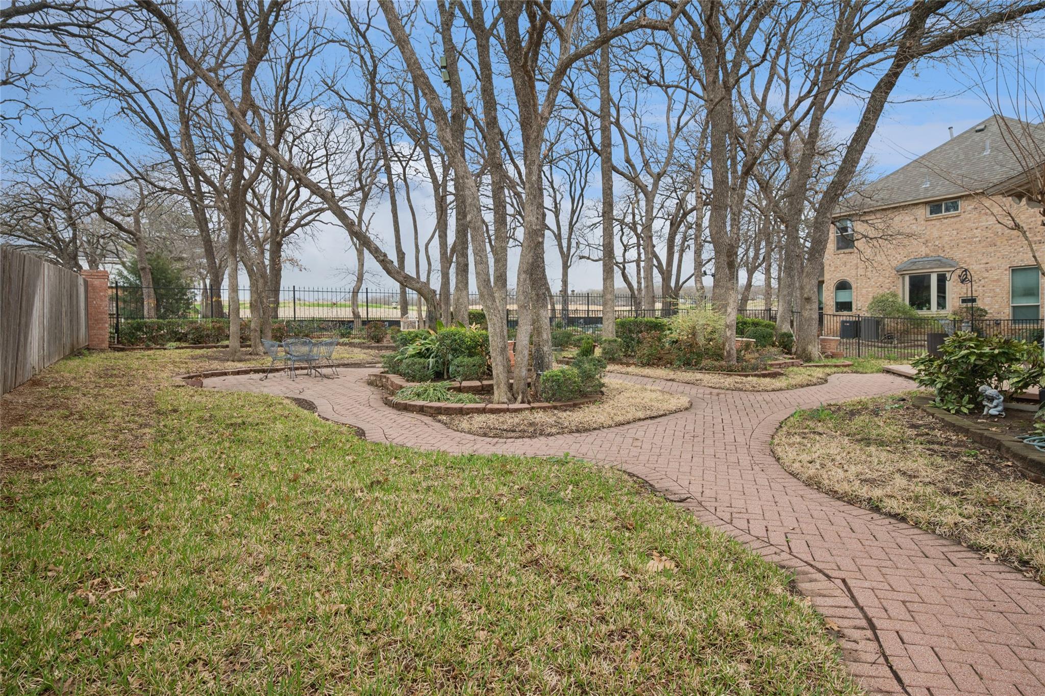 main property photo 22