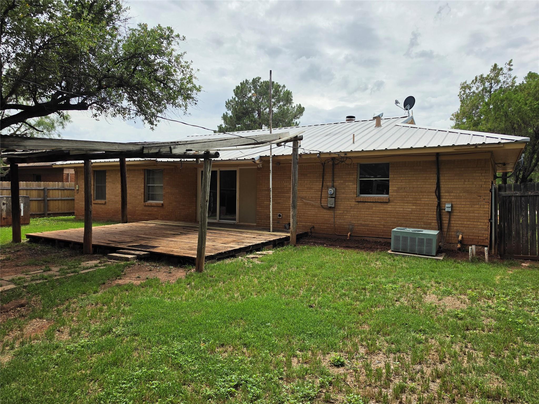 main property photo 11