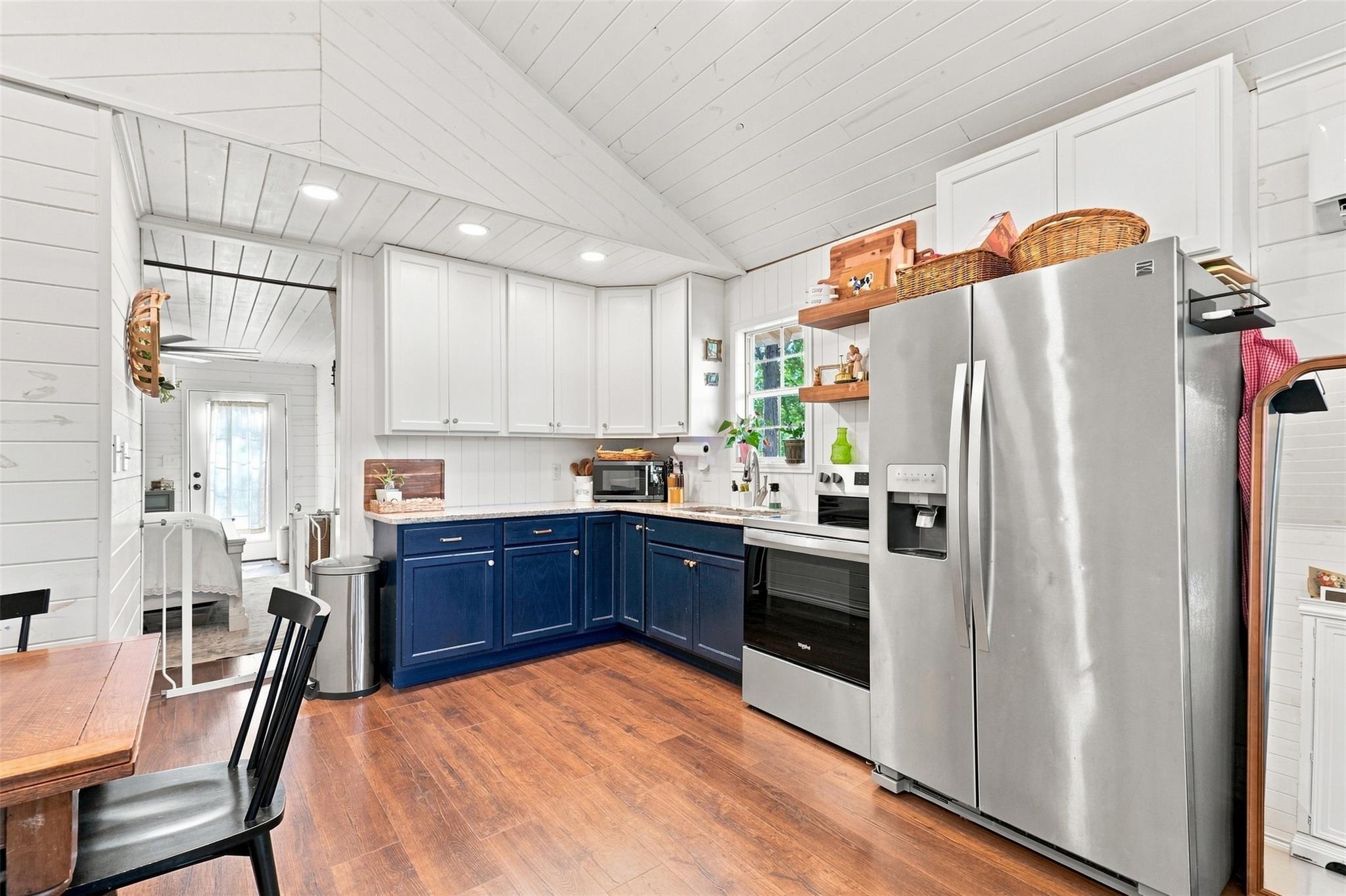 main property photo 9