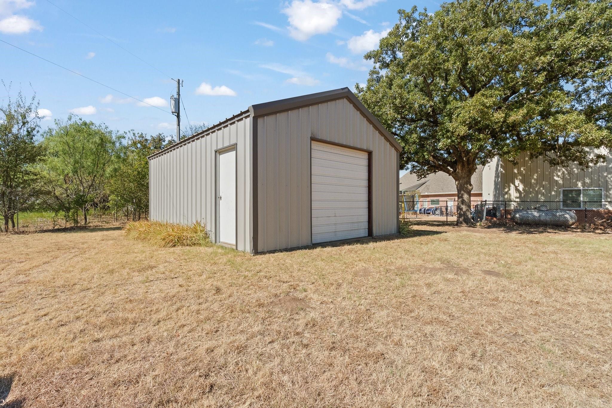 main property photo 33