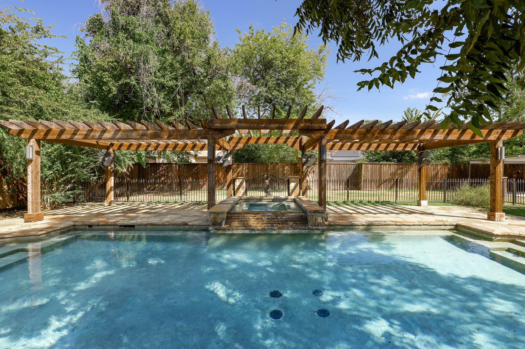 main property photo 18