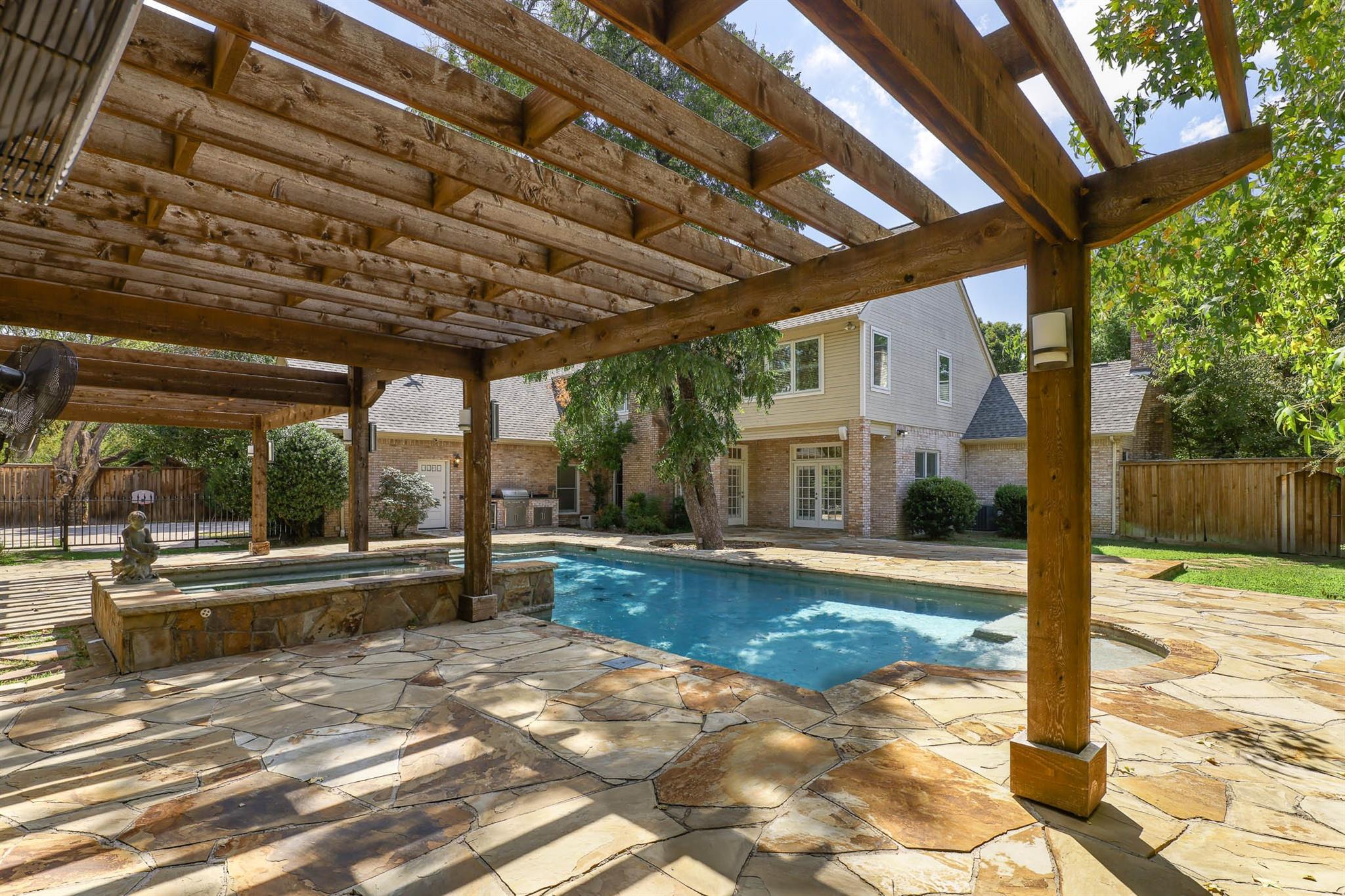 main property photo 19