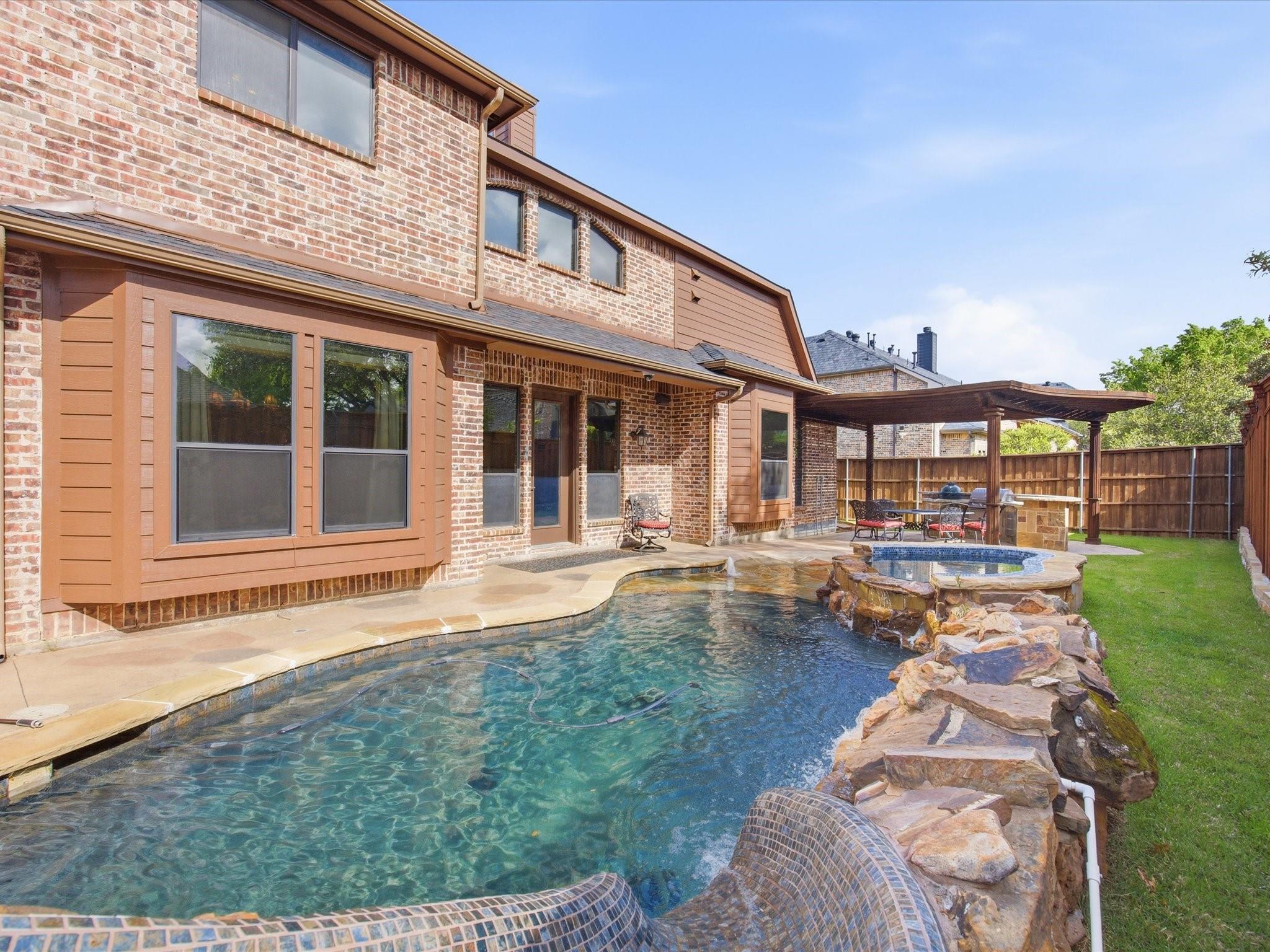 main property photo 37