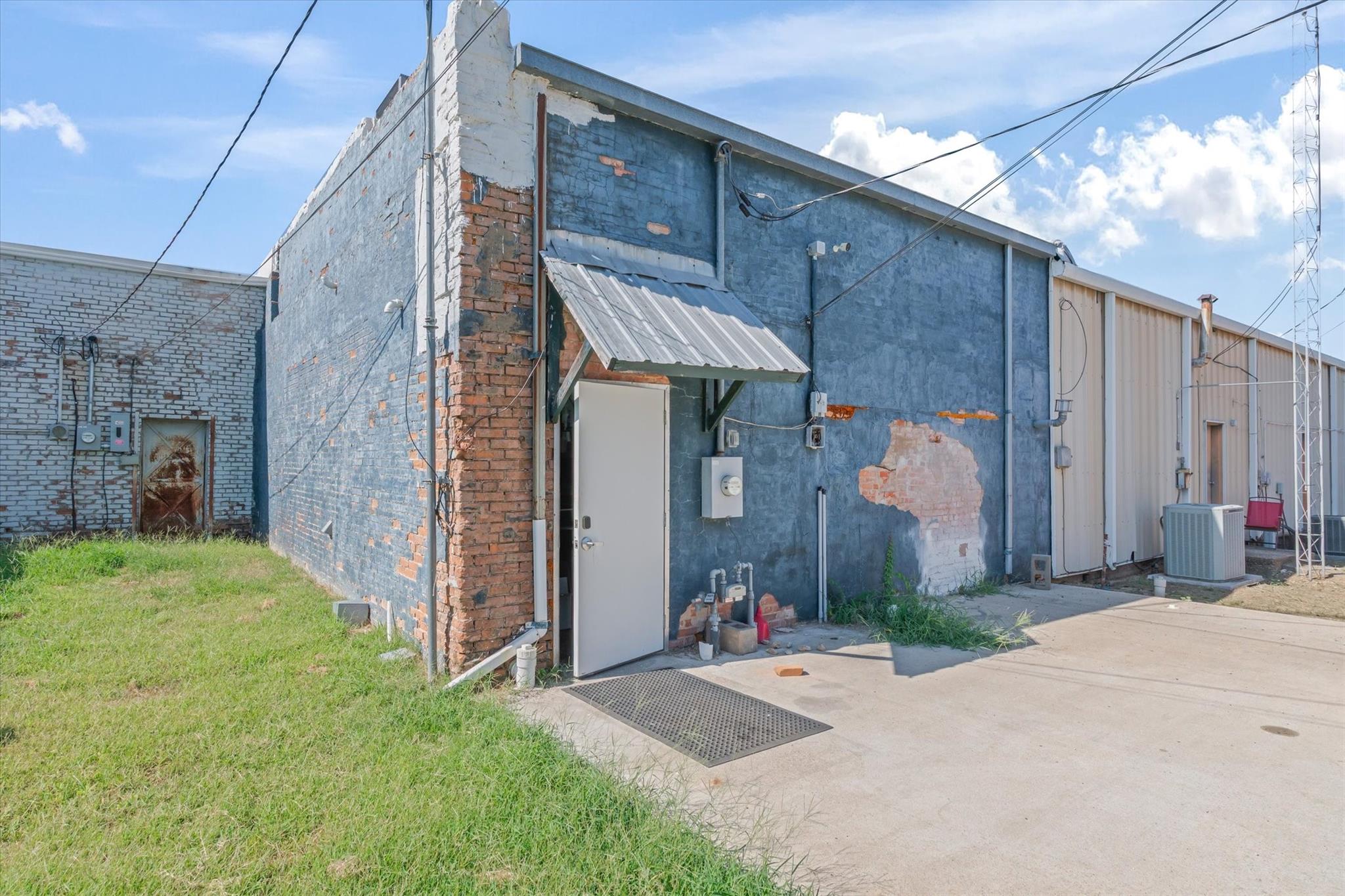 main property photo 30