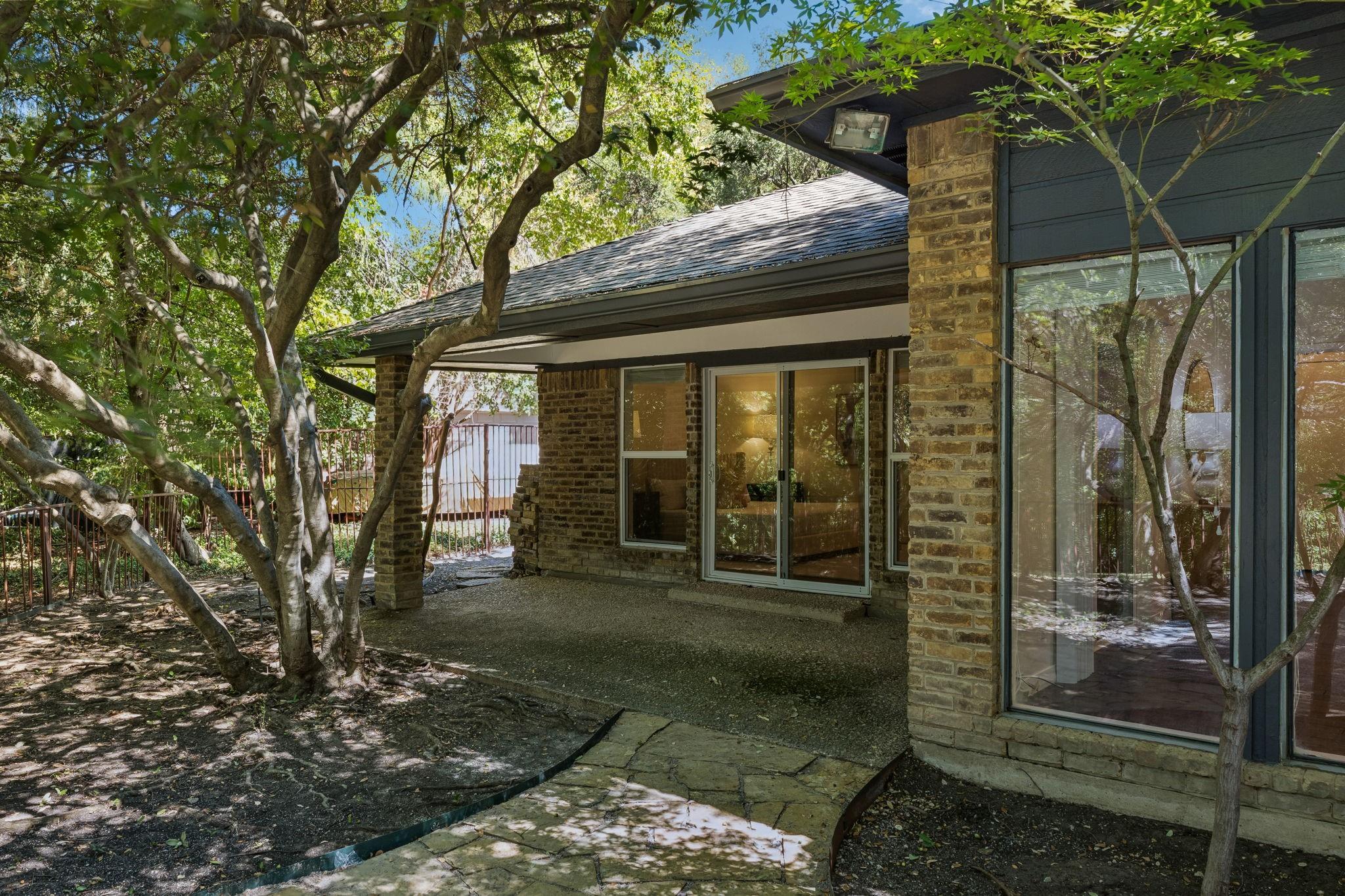 main property photo 37