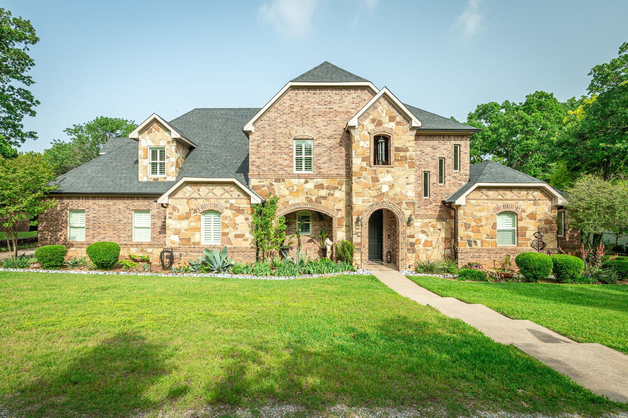 main property photo 3