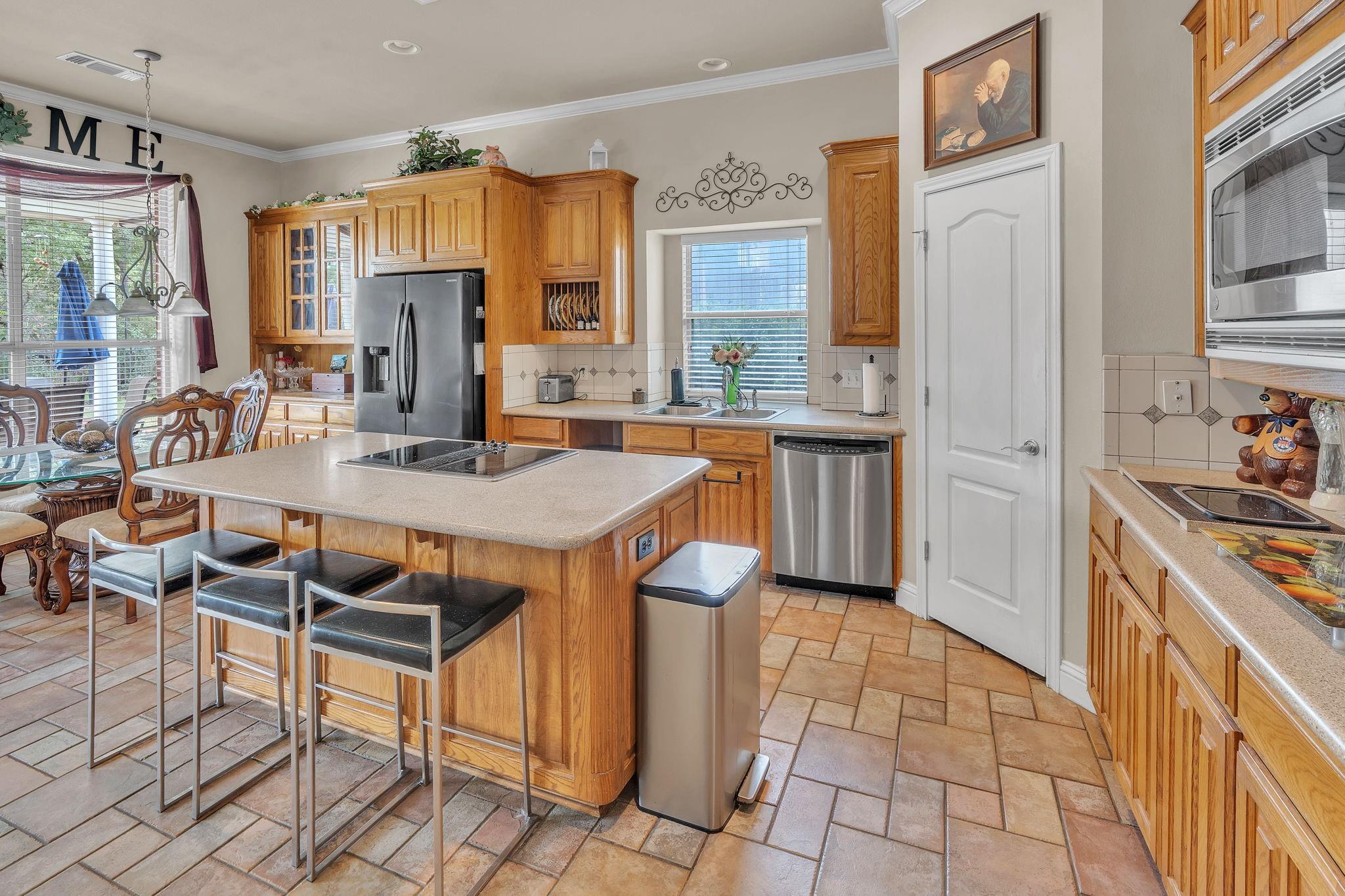 main property photo 14