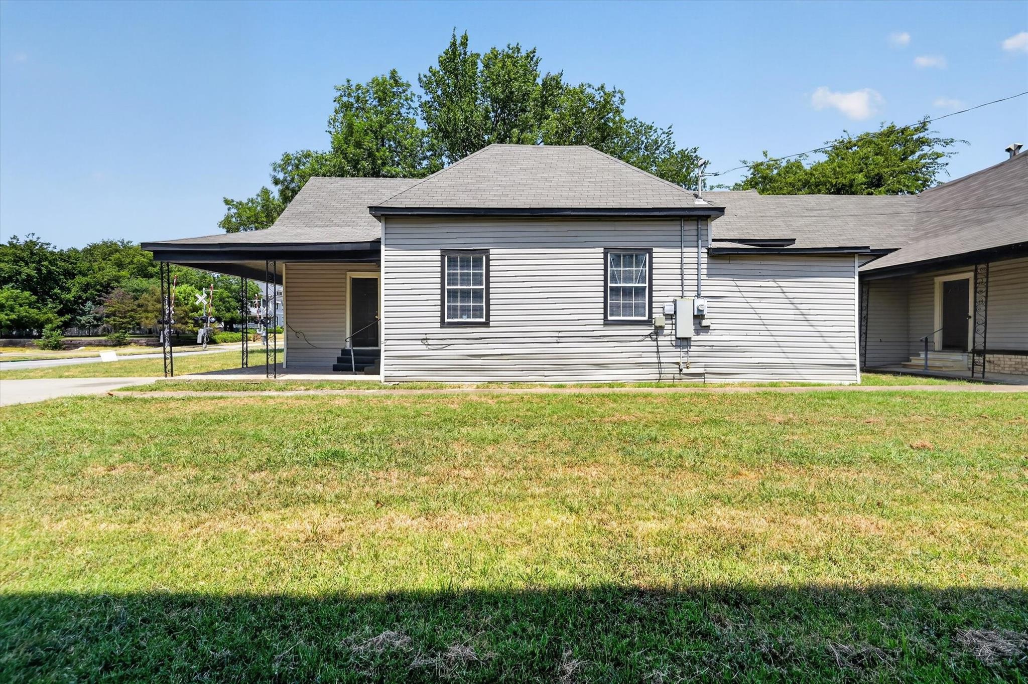 main property photo 16