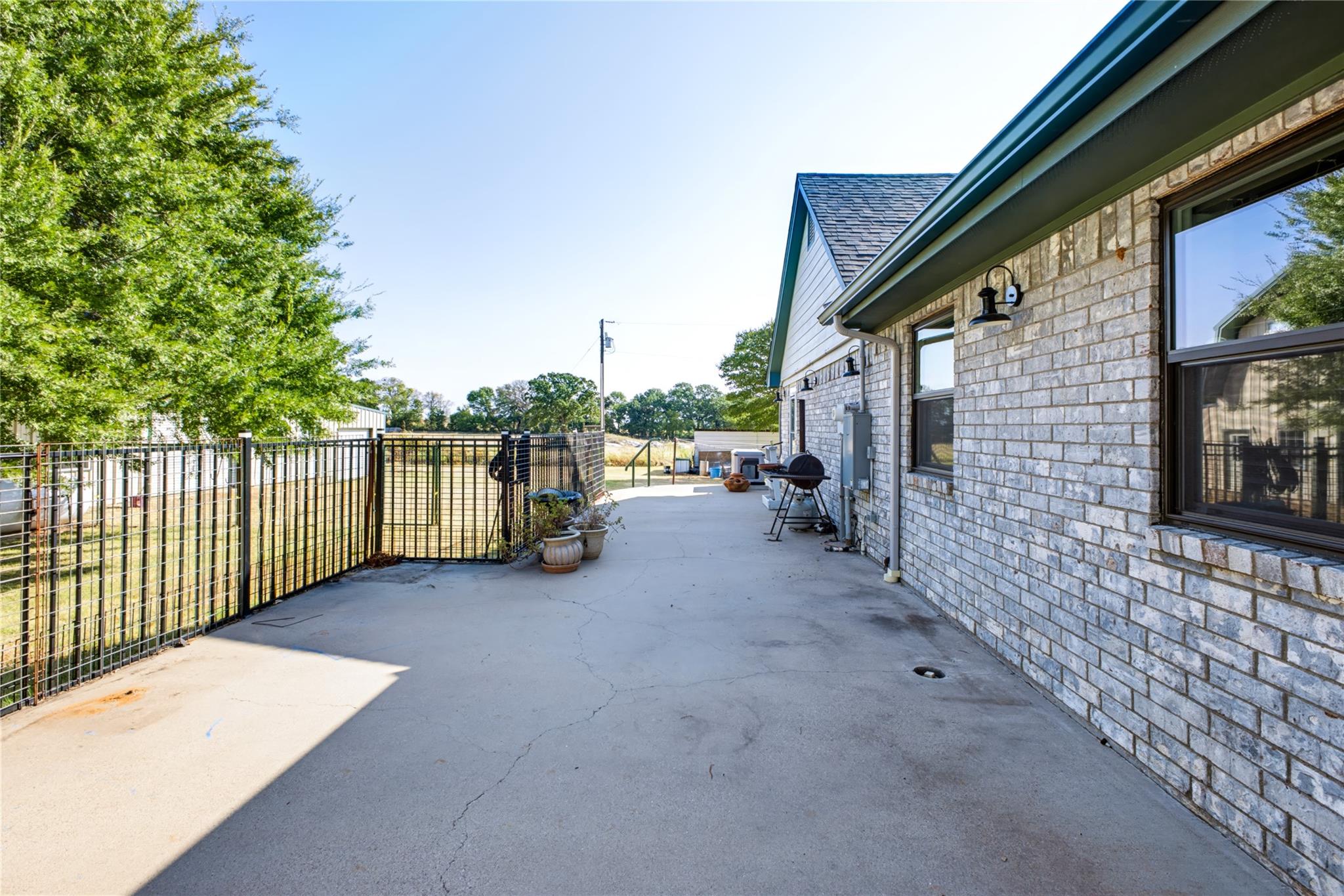 main property photo 23