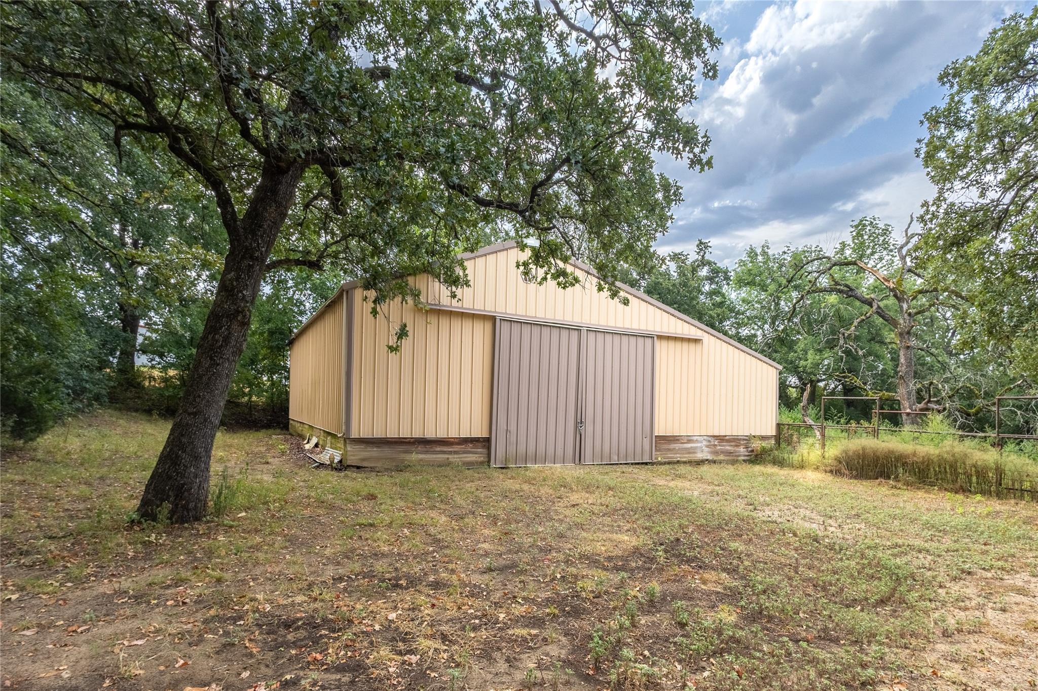 main property photo 9