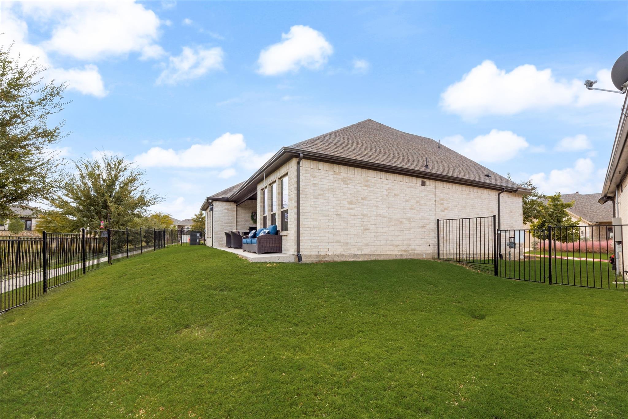 main property photo 25
