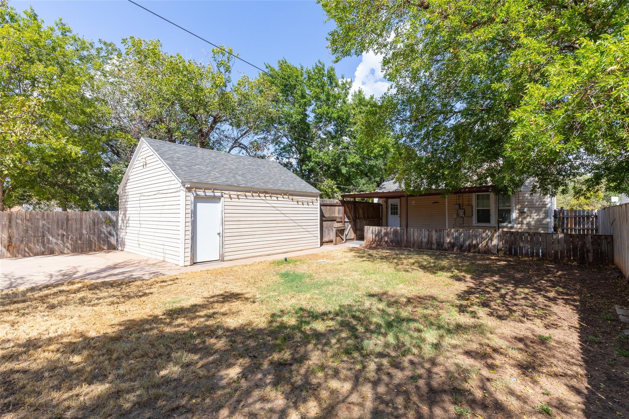 main property photo 30