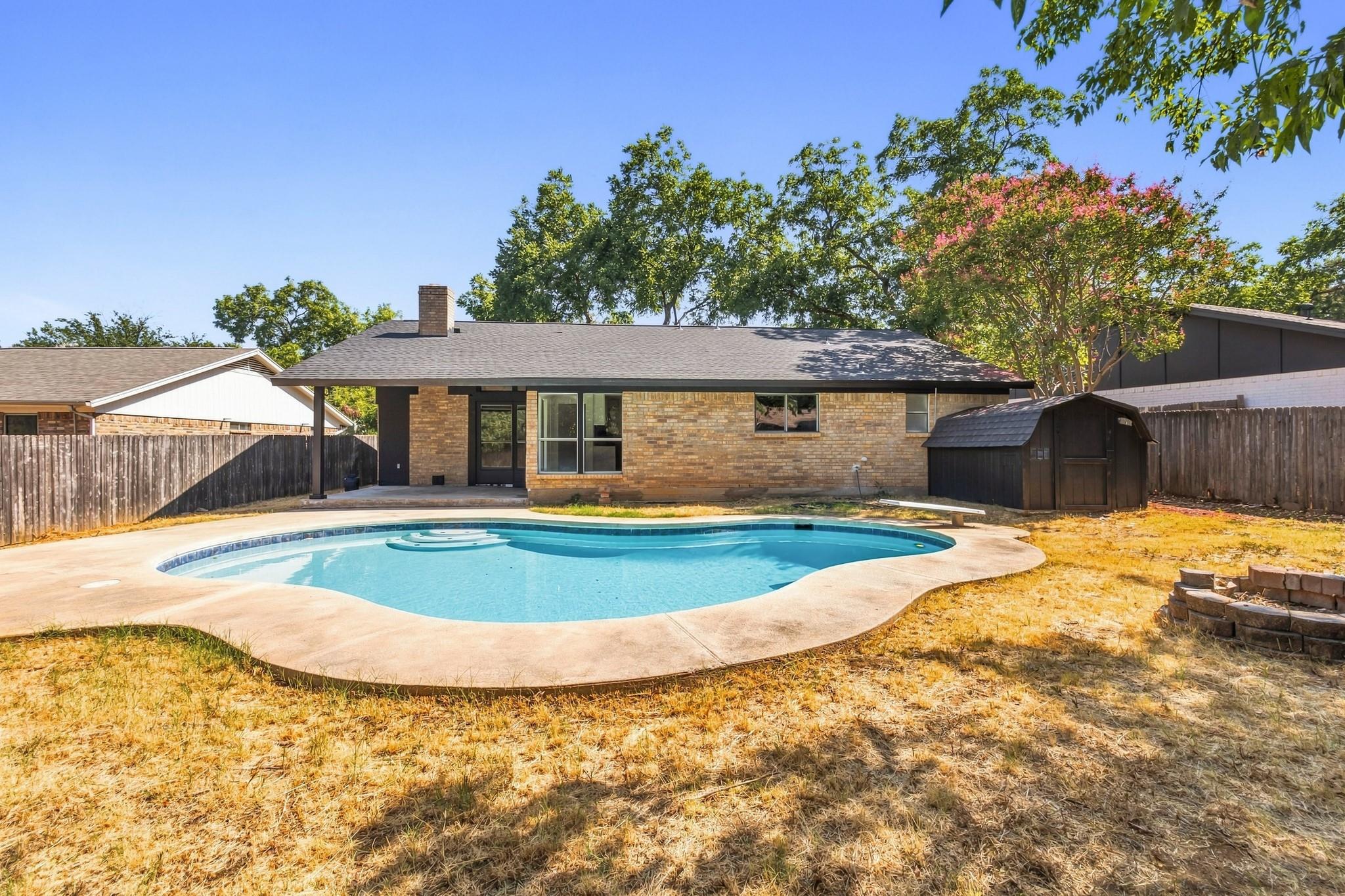 main property photo 32