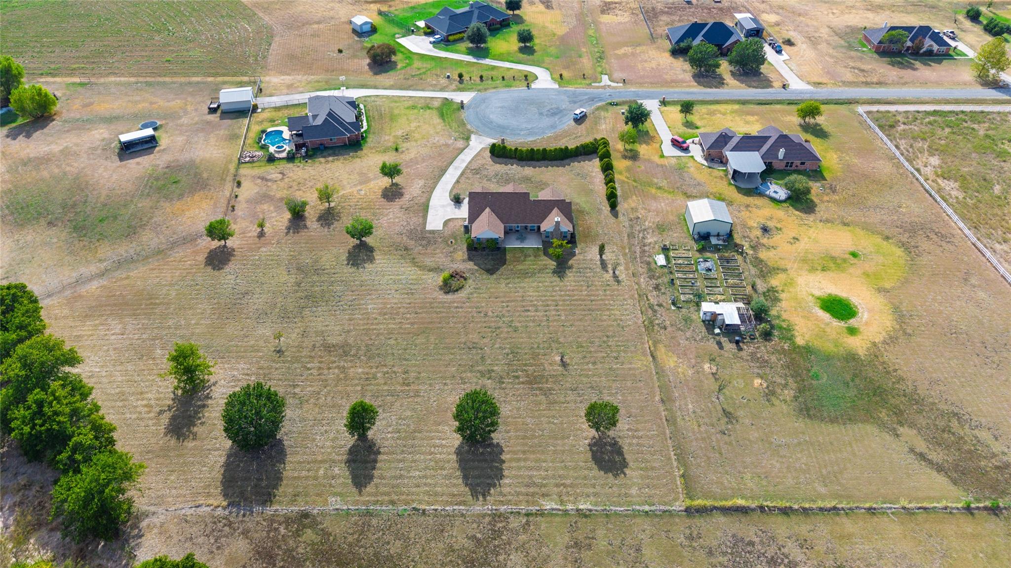 main property photo 11