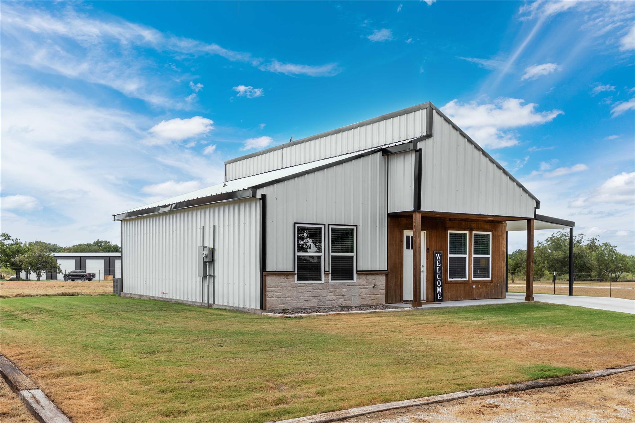 main property photo 14