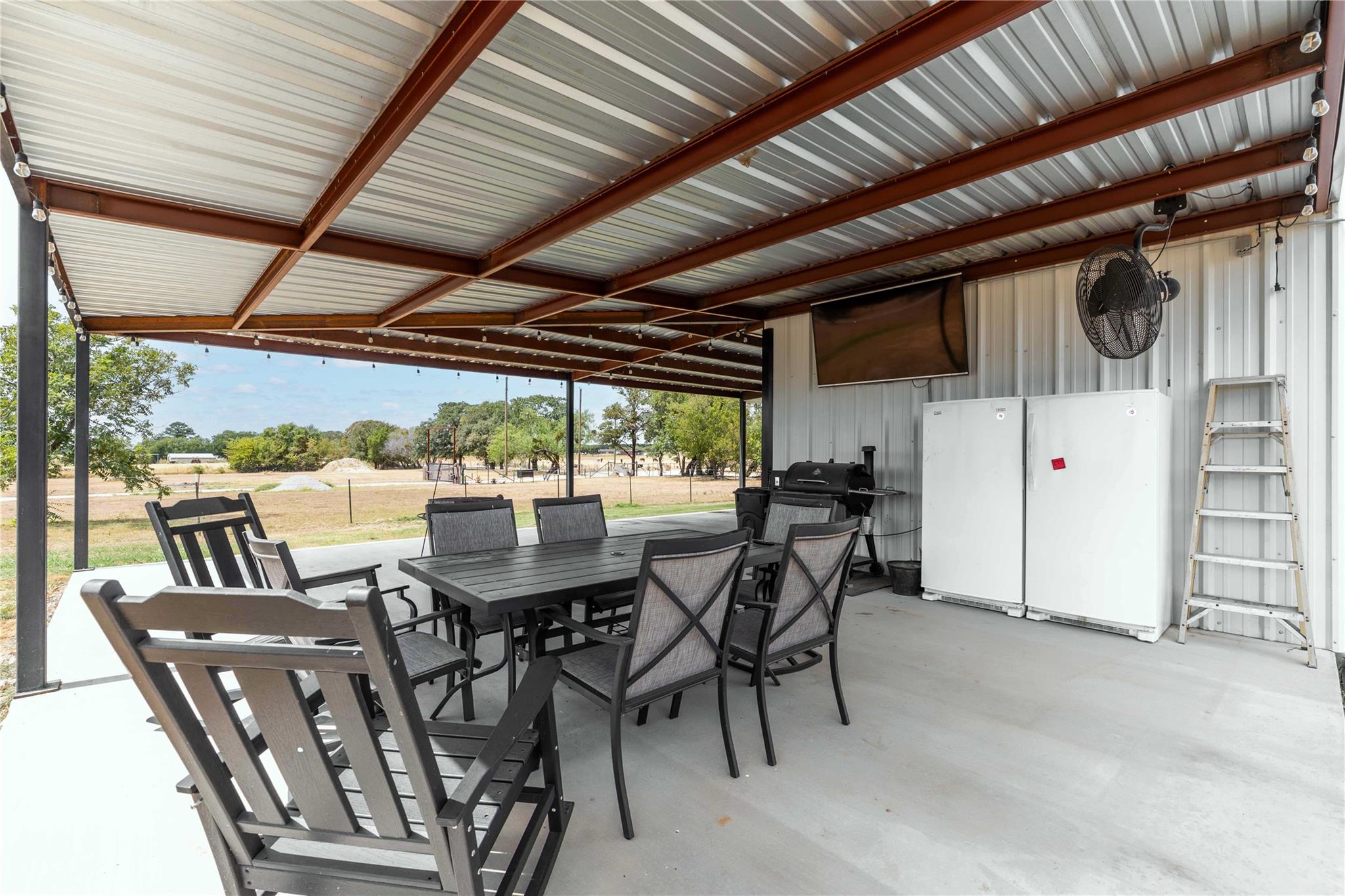 main property photo 23