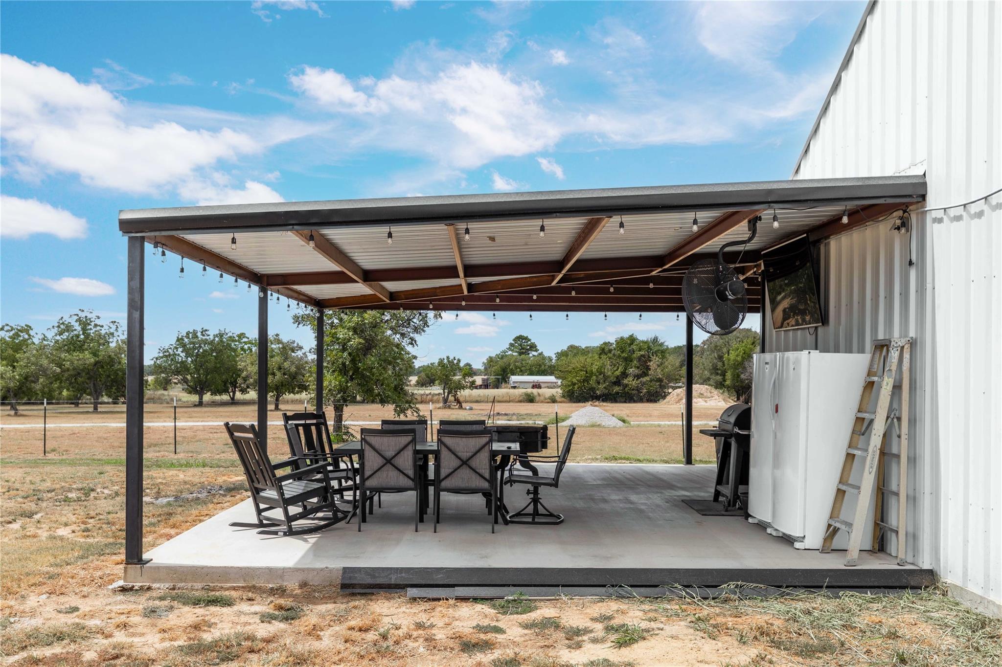 main property photo 27