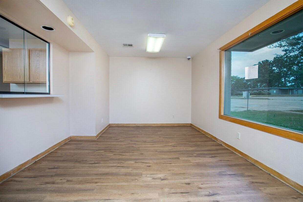 main property photo 9