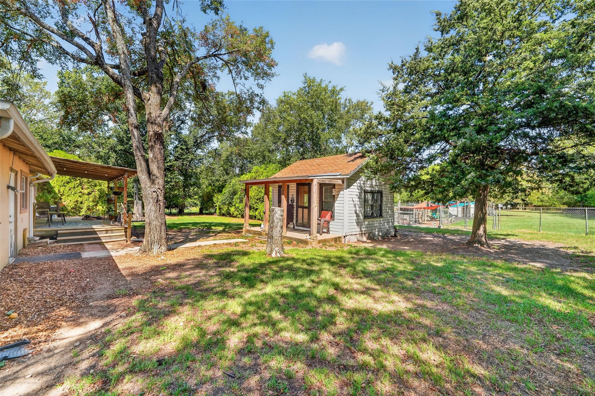 main property photo 28