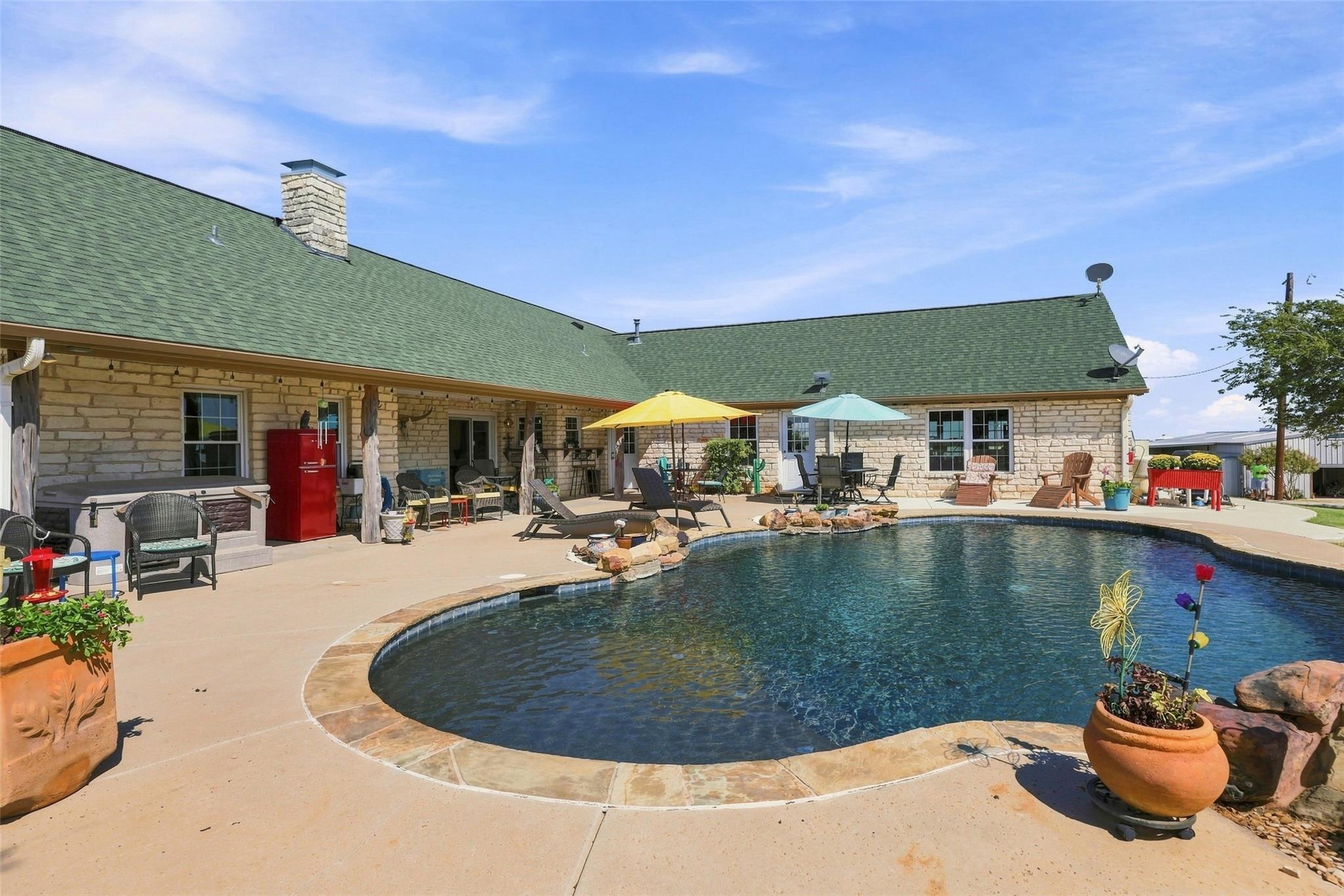 main property photo 18