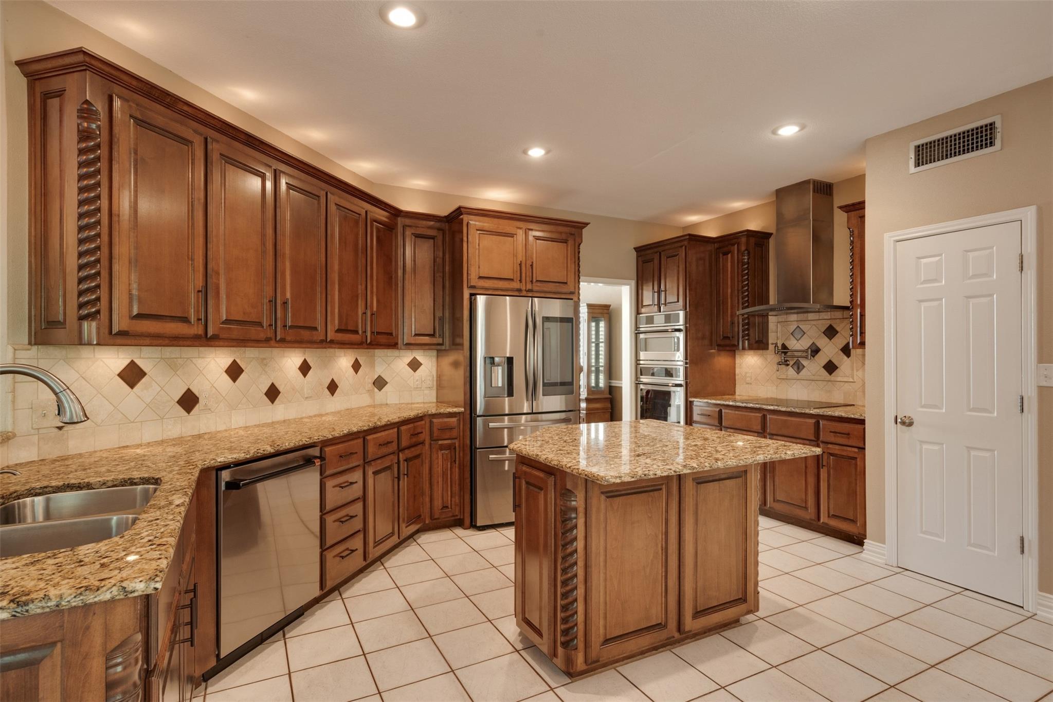 main property photo 12
