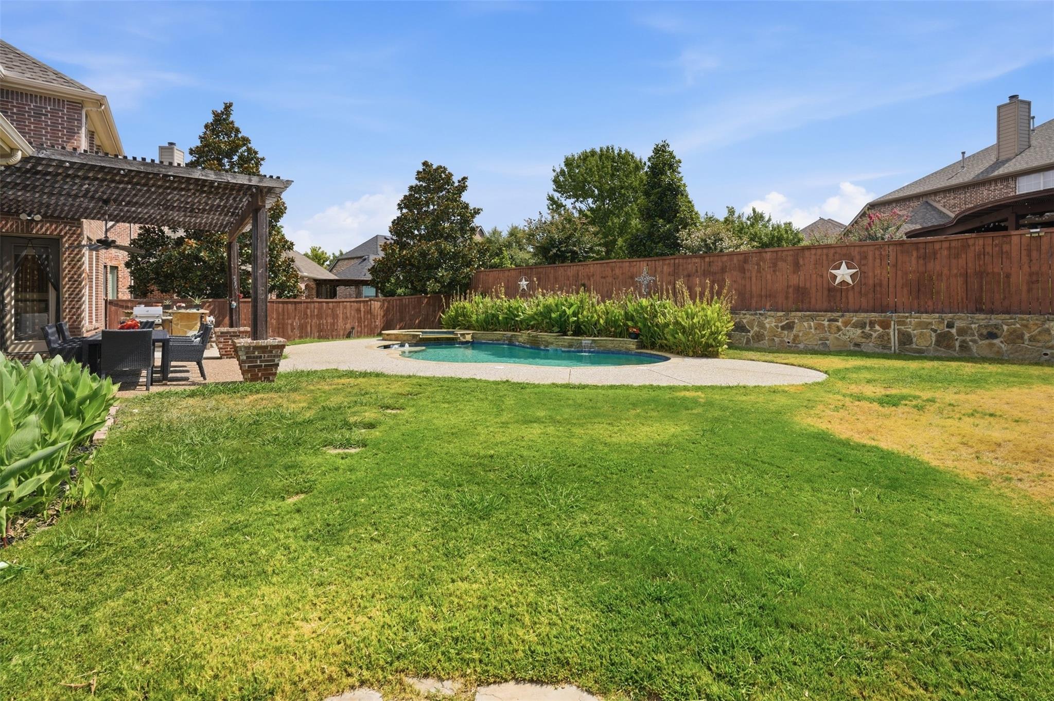 main property photo 36